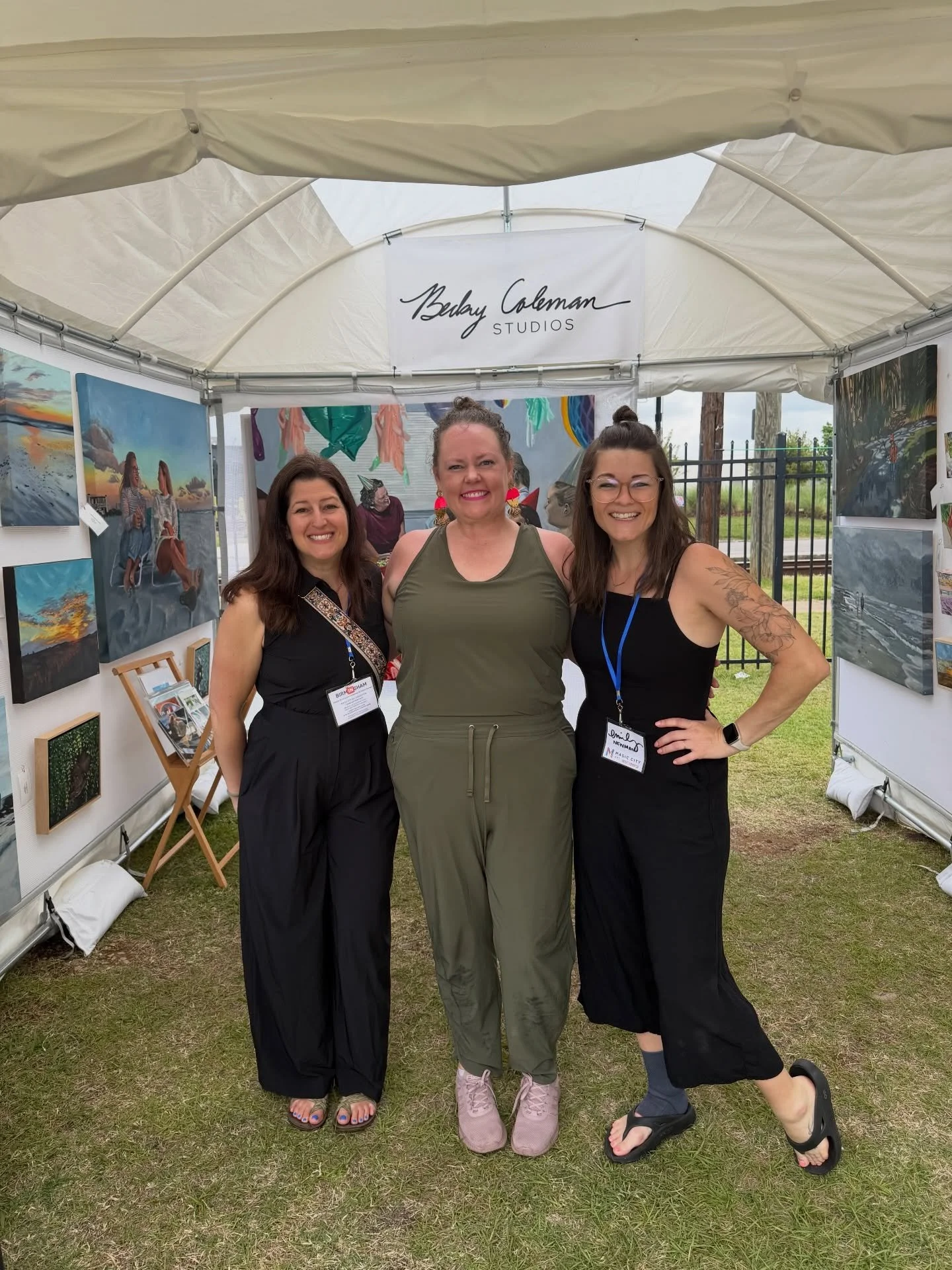 This weekend was full of a lot of things:
✅old and new friends (@emilyanneartstudio @erinreinholtzart @deannrives @sarahbeasleyart @franbostickart @morgan_s_east )
✅Laughter
✅Hot tubs
✅Art
✅A tiny bit of disappointment 
.
Believe me, this weekend was