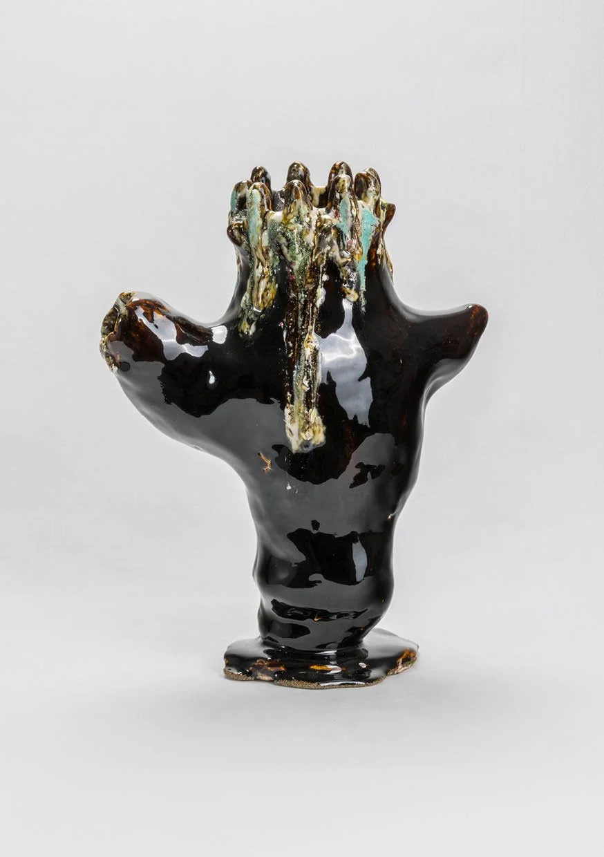 NADIA FROLOVA
Treebird, 2026
Modelação manual, grés e esmaltes/vidrados | Handbuilding, stoneware and glazes | 37x30cm