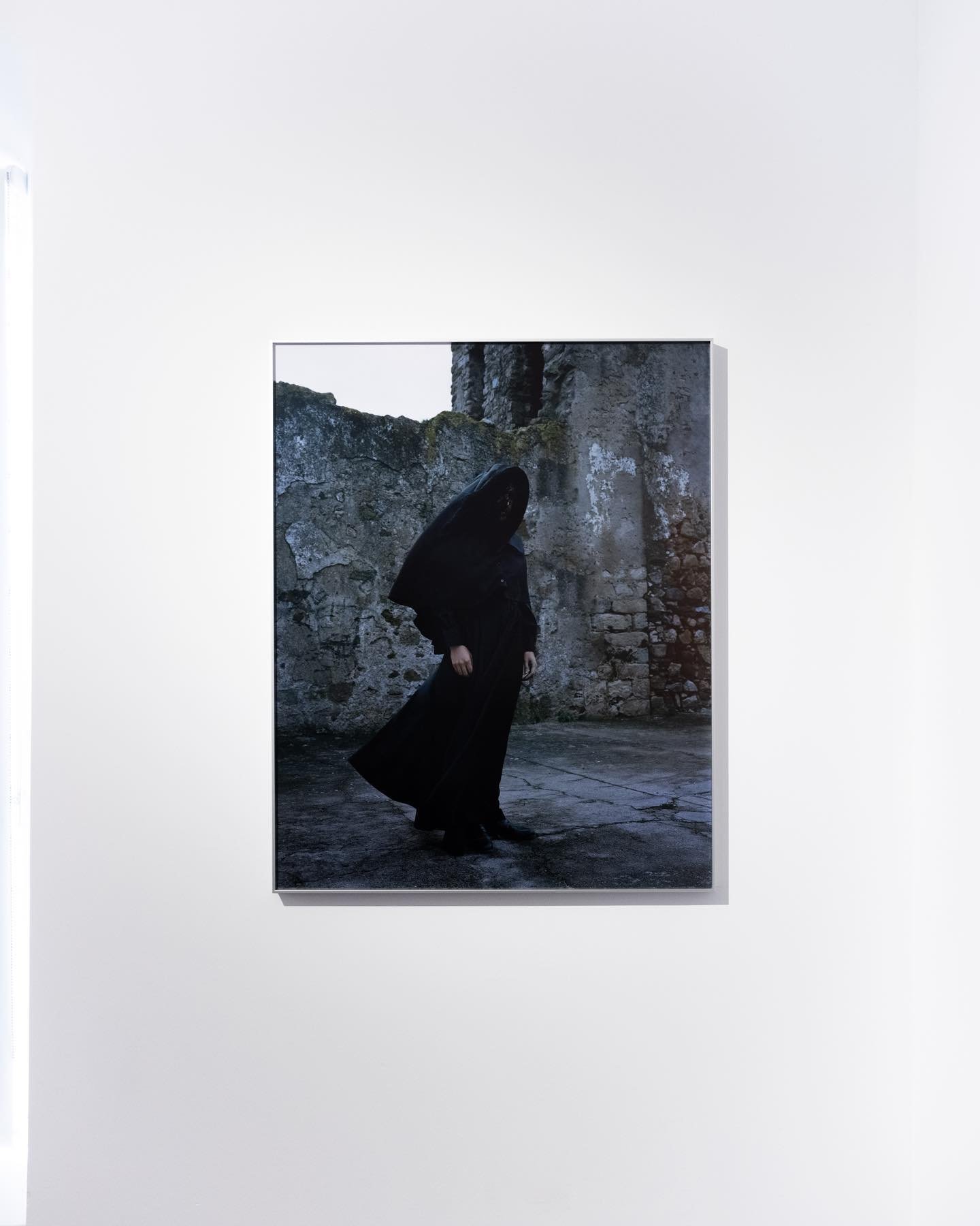 MATILDE TRAVASSOS @matildetravassos 
Abalo, 2024
Inkjet print on Fine Art Baryta paper, Nielsen frame
100x80cm | Ed. 1/3 + 1A.P.
More info on request 

&lsquo;ABALO&rsquo;, by @manueltainha and @matildetravassos 

The inevitable finiteness of being a