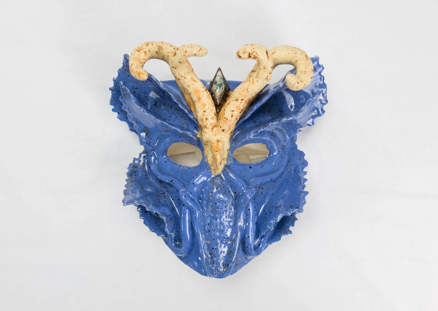 PEDRO MOREIRA
Blue Dreamer,  2026
Cerâmica vidrada, seda | Glazed ceramics, silk | 27x28x14cm