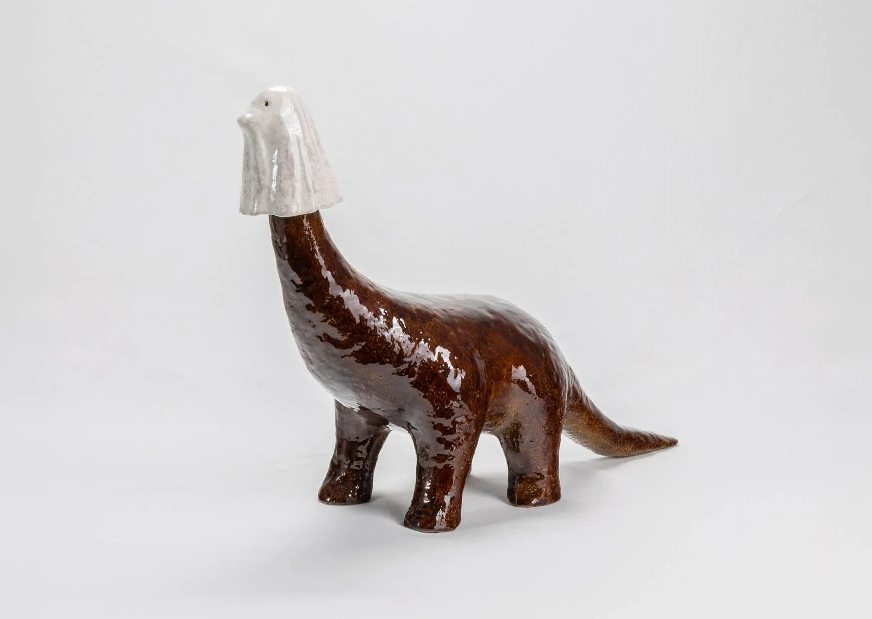 VÍTOR REIS
Dinossauro,  2026
Grés e engobes | Stoneware and engobes | 44x35x15 cm