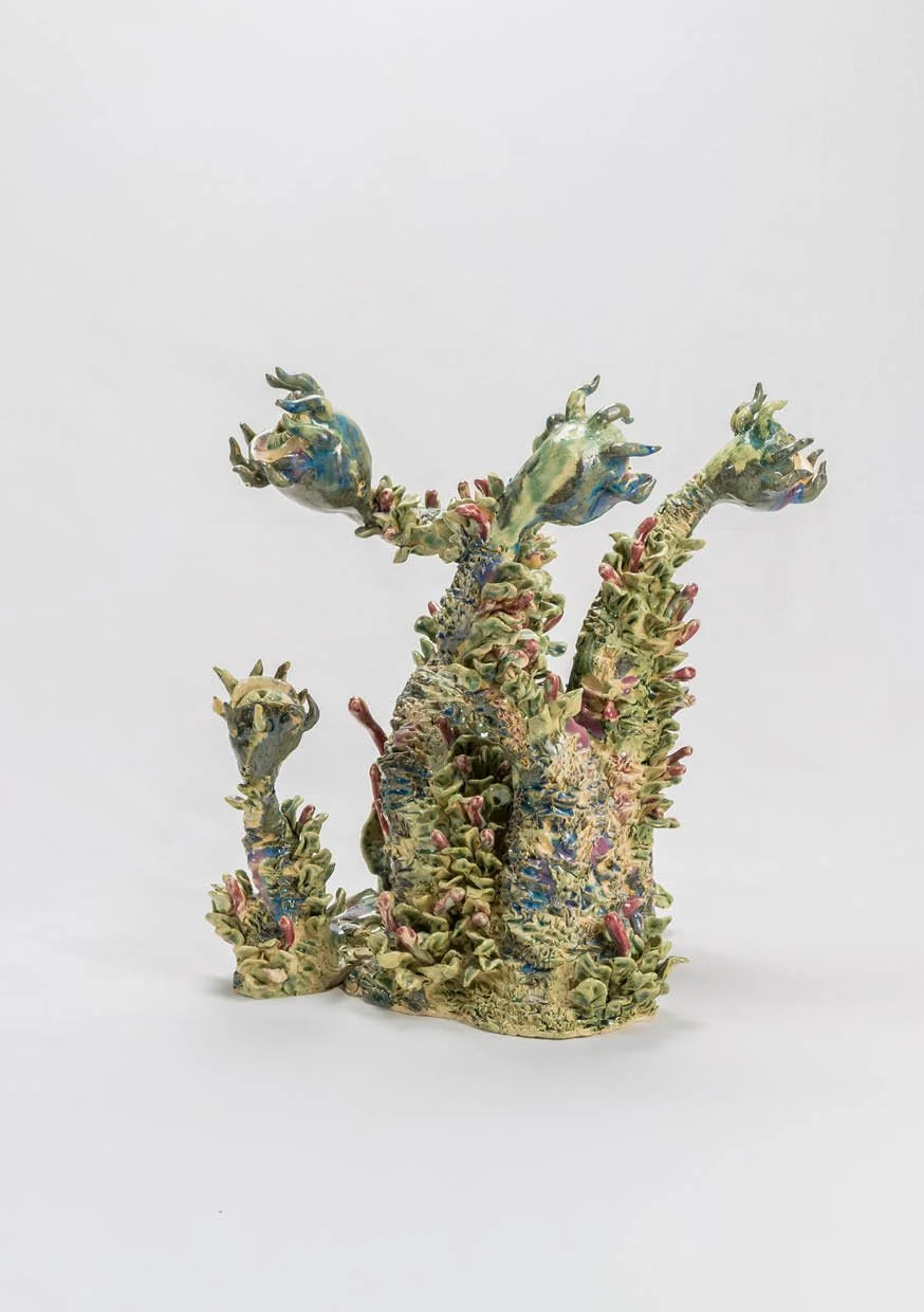METADE SEREIA METADE PEIXEIRA
Jardim das Sereias Mortas III (díptico/diptyque), 2026
Esculturas em grés com vidrado, cozido em forno | Stoneware sculptures with glaze, kiln-fired | 31x37x16cm & 33x26x19cm