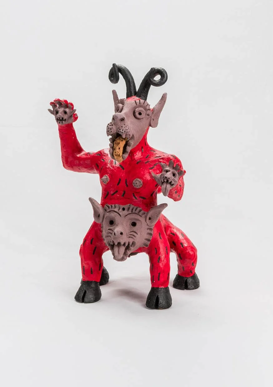 AZORIANO
Beelzebub, 2020
Modelação em grés escuro e decorada com tintas acrílicas | Hand-built ceramics in dark stoneware with acrylic paint | 24x24x33cm
