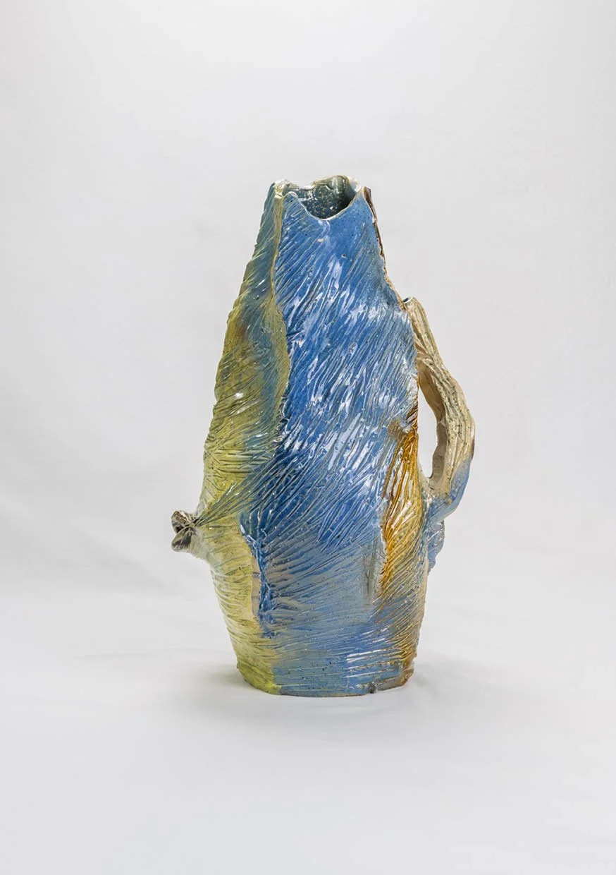CLARA RÊGO
Vulnus, 2026
Modelação manual, técnica mista, grés | Hand modelling, mixed media technique and stoneware | 40x28x26cm