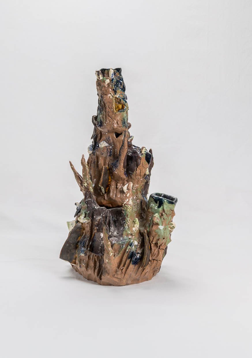 ANA PINHO
Simbiose I, 2025
Modelação manual em grés, óxidos, pigmento e vidrados | Hand-built ceramics in stoneware, using oxides, pigments and glazes | 39x25cm