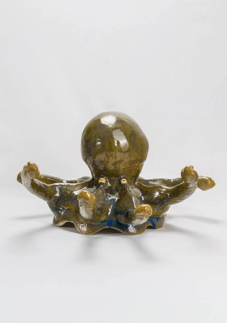 GALHANAS
 Dicktopus, 2026
Grés com sobreposição de vidrados | Stoneware with layered glazes | 25x45x50cm