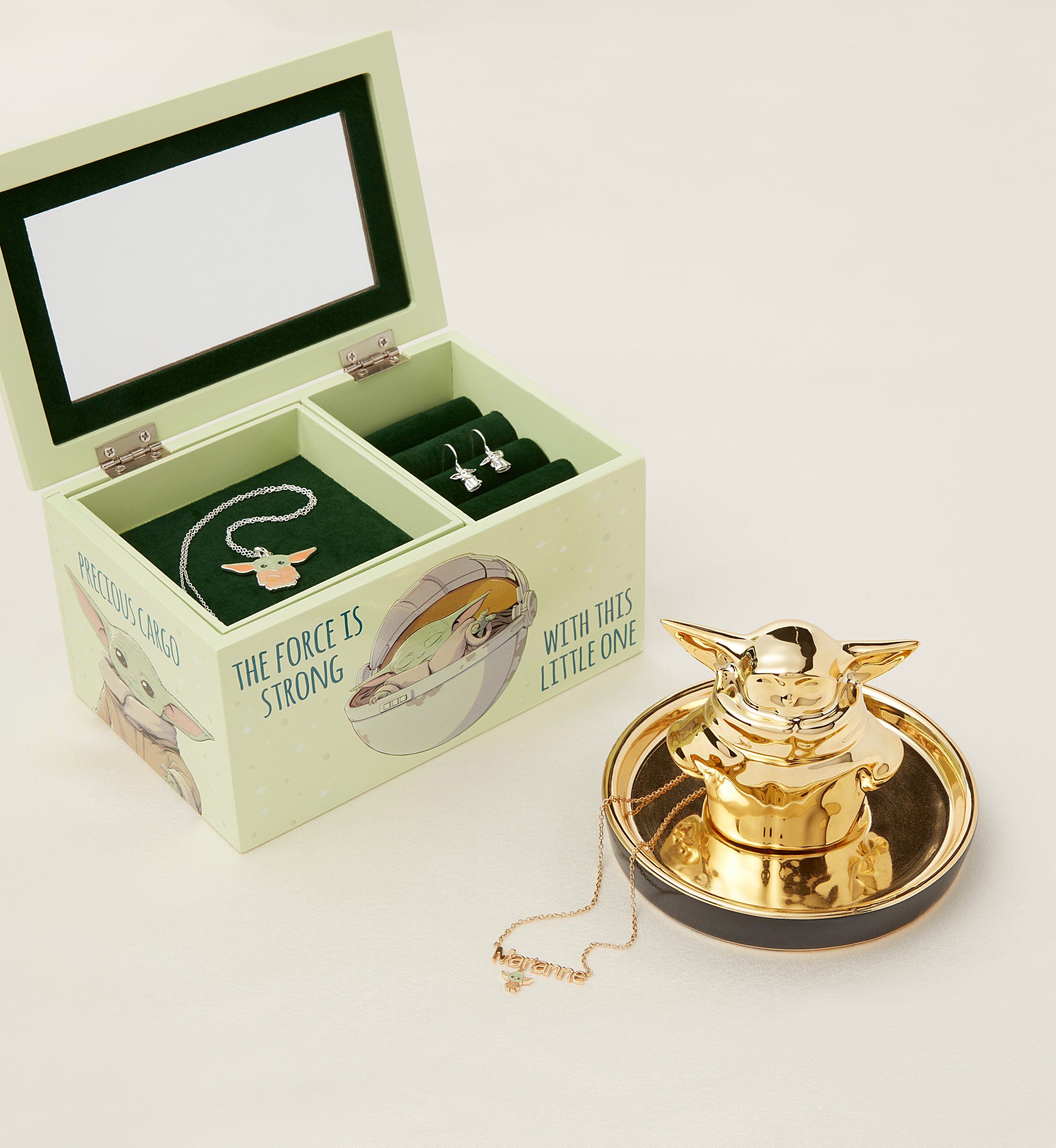 SAR005_SR-FLAT-5_Baby Yoda Box_B.jpg