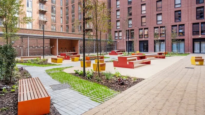 student-accommodation-leeds-the-fabric-works-courtyard-seating-garden.jpg