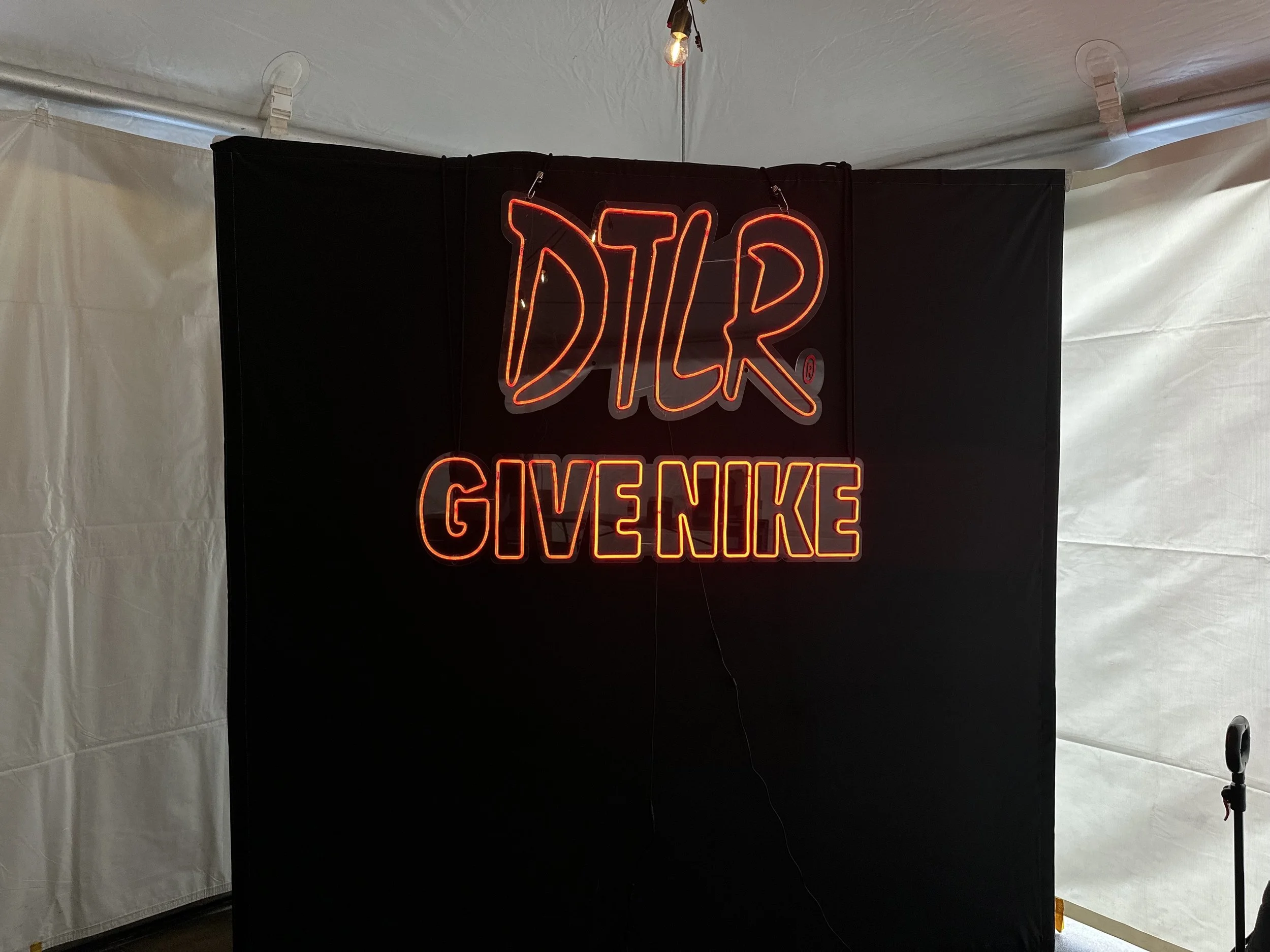 DTLRGIVENIKE.jpg