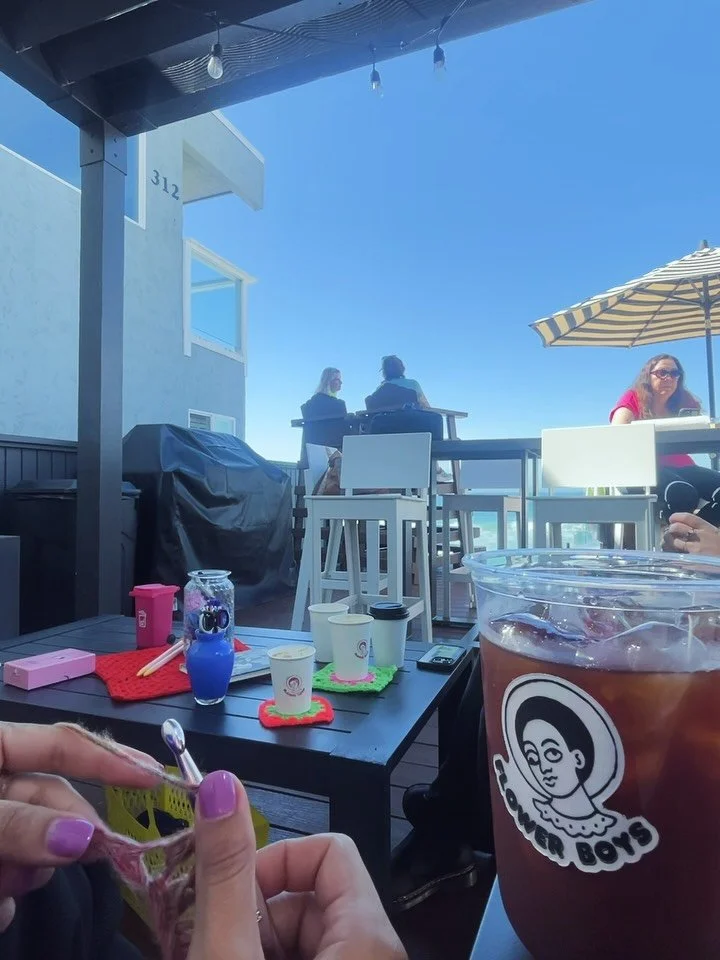 crocheting on the coast hits different 🌊🧶

on saturday @jaquebravin invited us to stitch and bitch on the strand with @flowerboyscoffeeco and even tho i had to wake up earlier than i even do for work sometimes (a nightmare for a leo stellium), the 