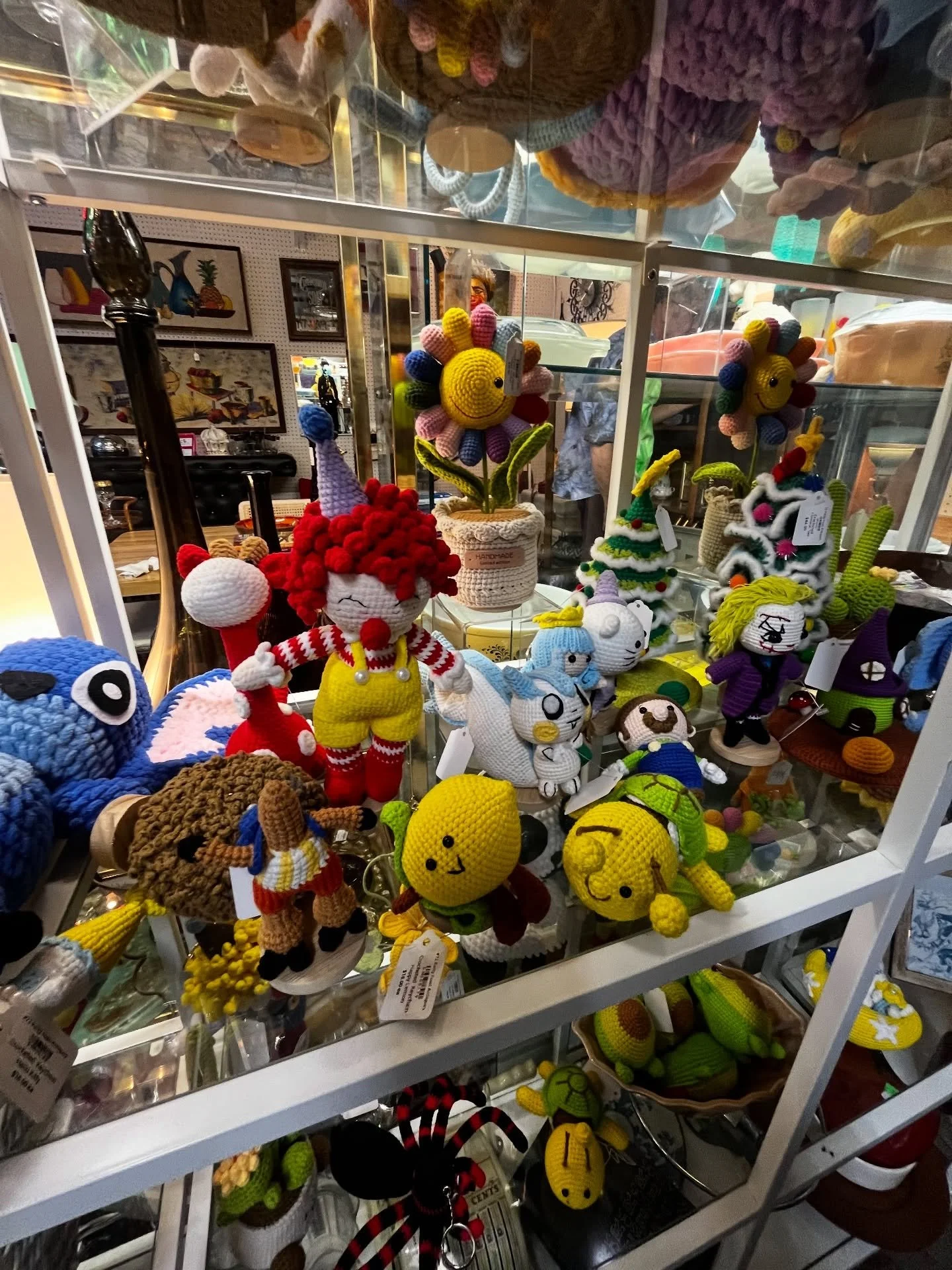 the quickest trip to vegas to see the @demetrimartinofficial quick draw tour ✍🏼 

i cackled for an hour straight

watched two movies with primos (night at the museum and matilda)

wandered an antique mall

hung with the tortoises and koy fish

disco