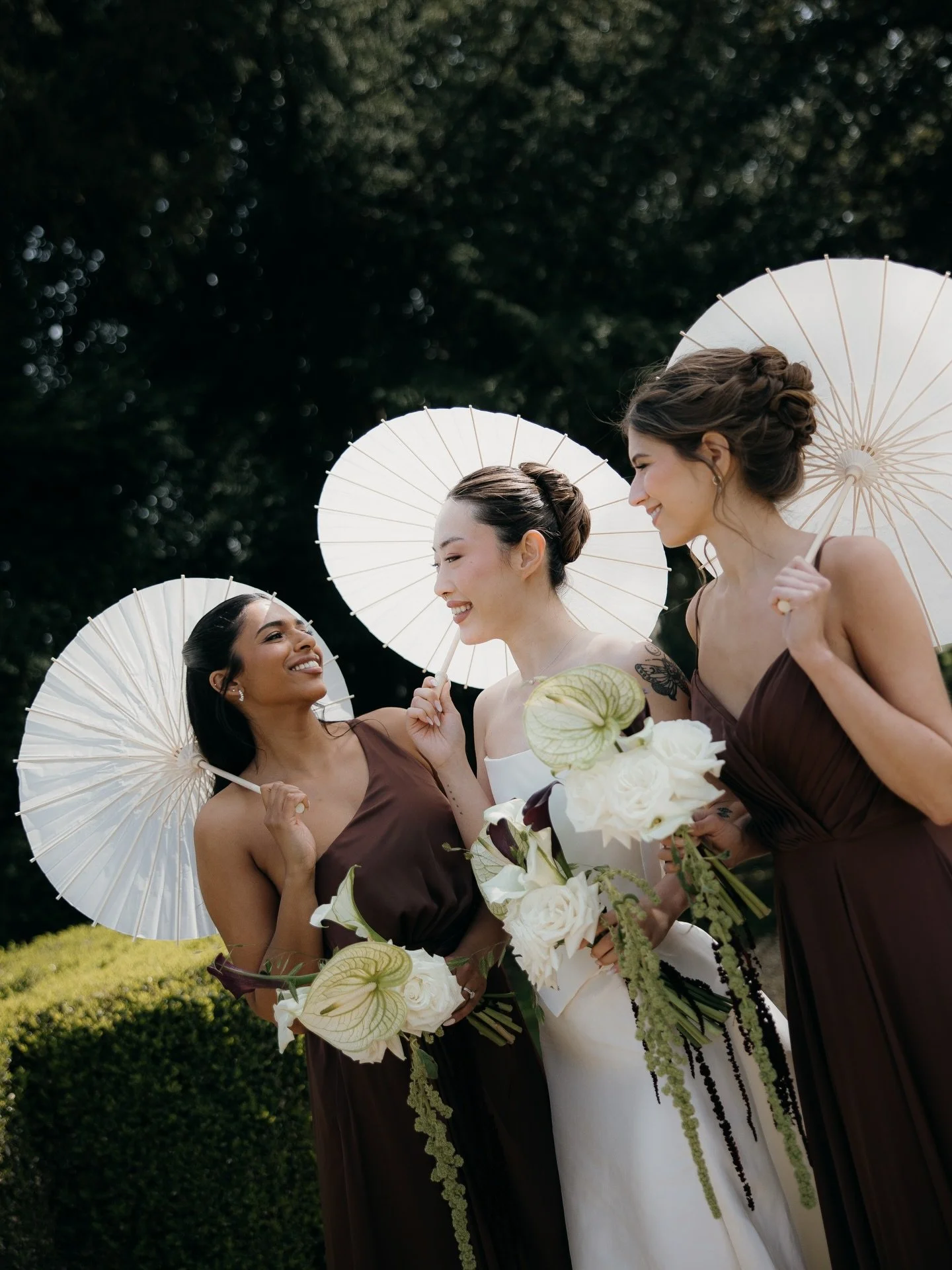 Brown bridesmaids dresses&hellip; it&rsquo;s a yes from me 🥰 

The Chocolate Edit from our @grittletonhouseevents workshop brings together the rich tones of chocolate to give a modern look for a bridal party and I am a little bit obsessed with the c