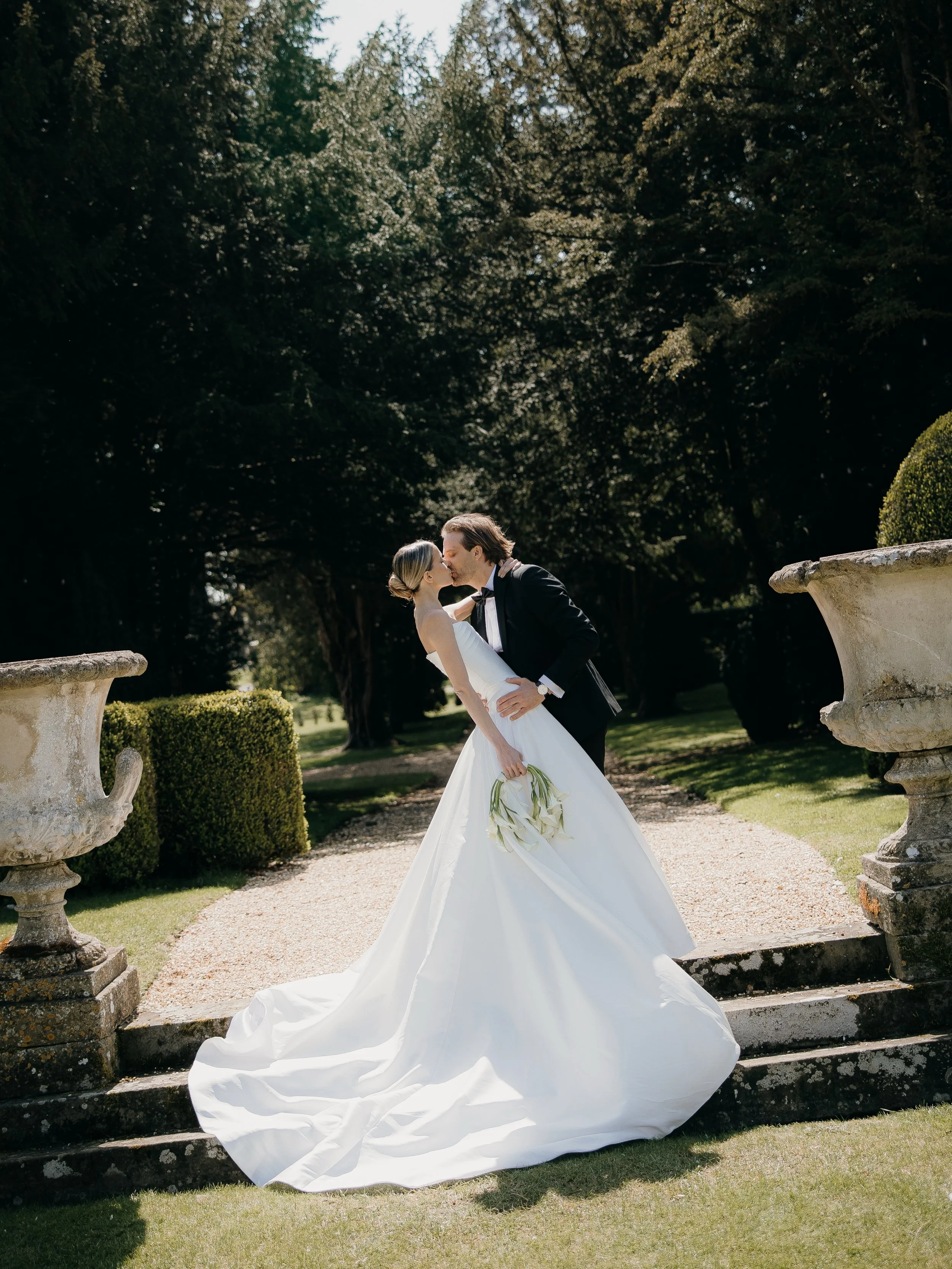 Luxe White - our final concept from our workshop last month which was full of sophistication, elegance and luxury. 

Team of Dreams:

Photographer: @joannaransonphotography
Host: @curateworkshops @nicole_walkerphotography 
Planner: @penelope_weddings