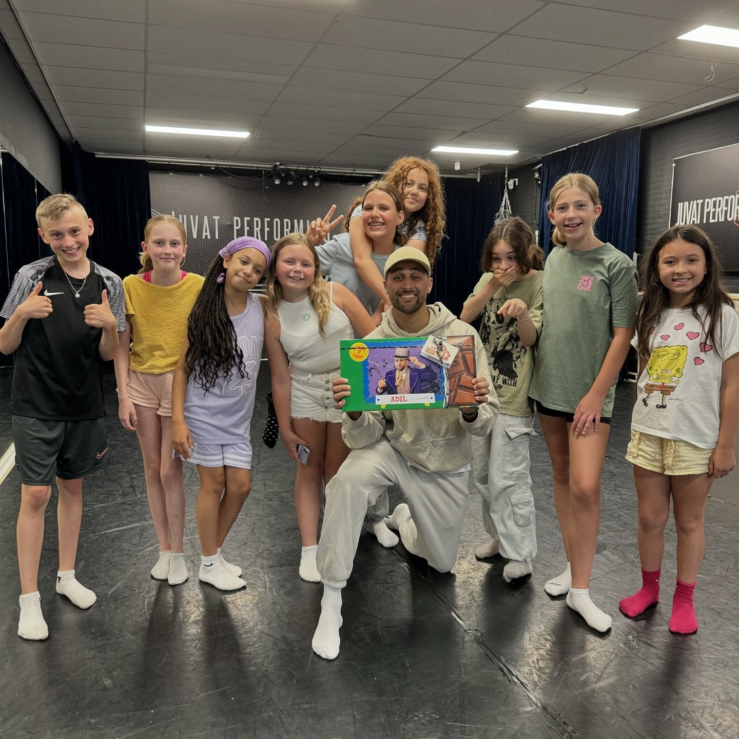 Hoe leuk (en lekker) is dit ?! 🍫
@adiliosz werd even verwend !

Bijna vakantie jongens 😊 Kom deze week nog even lekker dansen !💃🏼🕺🏼🩰🪩
