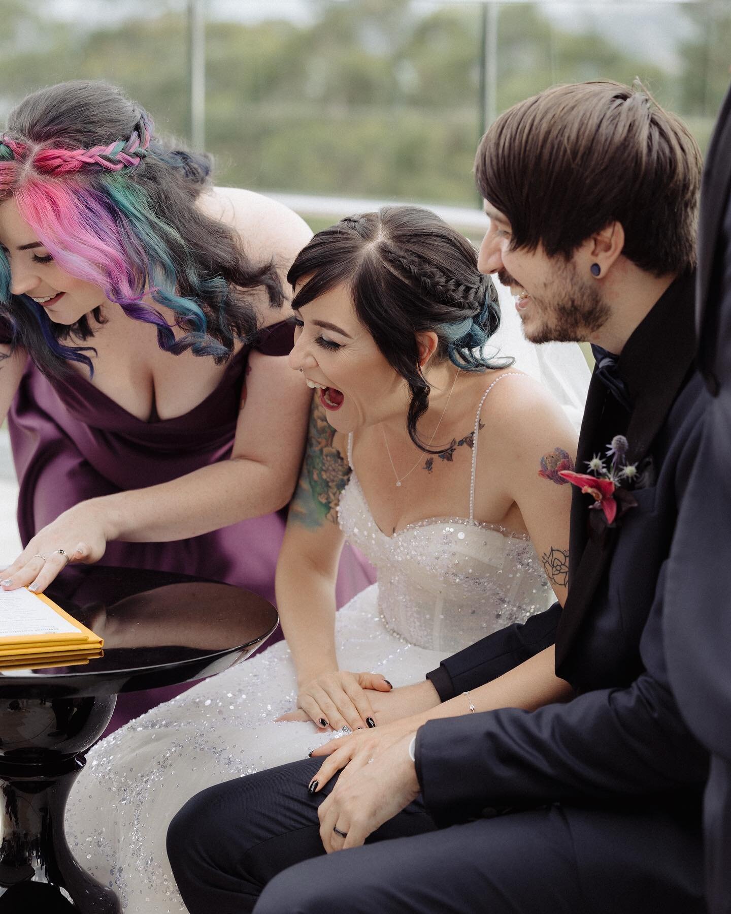 Your signing table doesn&rsquo;t have to be boring. Nothing about your wedding has to be boring.

Because that&rsquo;s where 💁🏻&zwj;♀️ I come in. So if you&rsquo;re looking or serious vibes, epic moments, and all the feels, from start to finish&hel