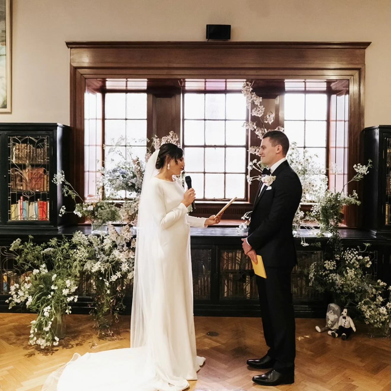 🥵🥵🥵 &ldquo;Phwoar.&rdquo;

I don&rsquo;t think I&rsquo;ve ever written that into a ceremony before&hellip; But when those were Tegan&rsquo;s exact thoughts after seeing Ollie again, it felt wrong to leave it out. 😂

The best love stories are alwa