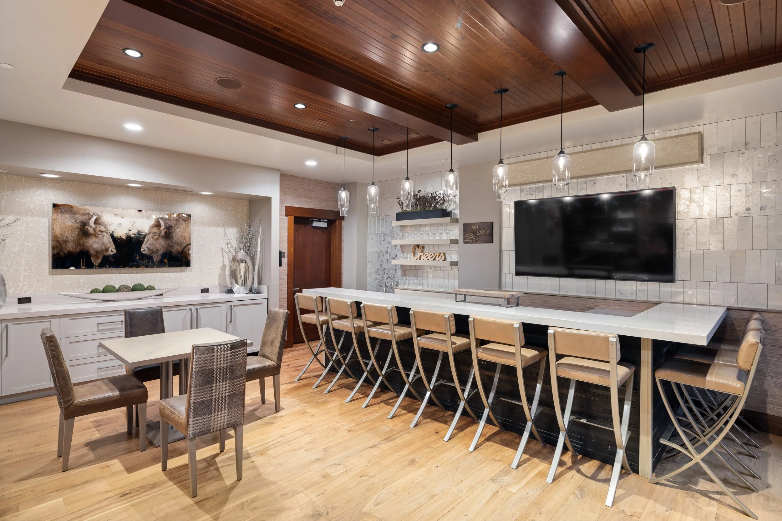 Après-ski lounge and bar — complimentary gatherings hosted during ski season