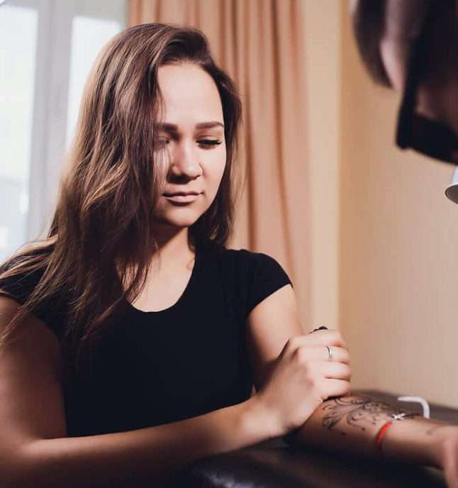 Does tattoo removal hurt? 