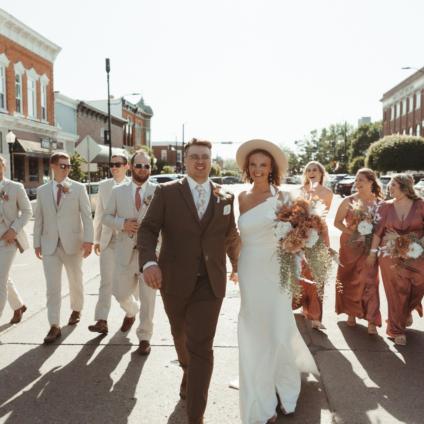 Destination Pella 📍🌷 Our historic + charming downtown district provides the most beautiful backdrop for hosting a weekend celebrating love. 

📷 @sarahrollingphoto 

#pellaiowa #weddingvenue #iowaweddingvenue #downtownpella #bride #midwestwedding #