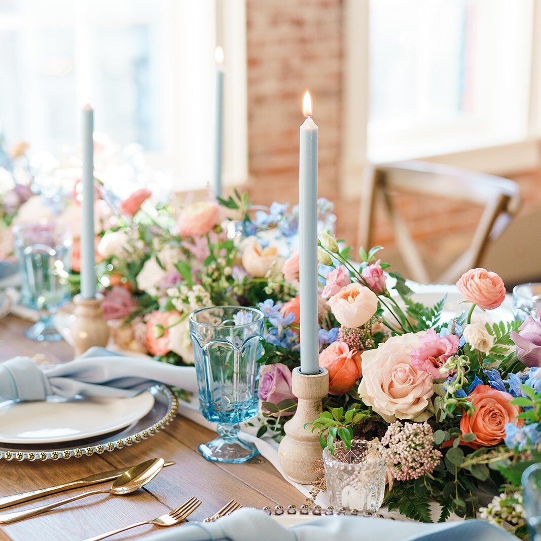 Pops of pastel + stunning florals. We're welcoming today's glimpse of spring alongside the hues of this gorgeously styled shoot 🌸

Photos: @jenweinman 
Florals: @m.klyn.floral 
Rentals: @vowedvintage @pellarental 
Linens: @bbjlatavola 
Attire: @mode