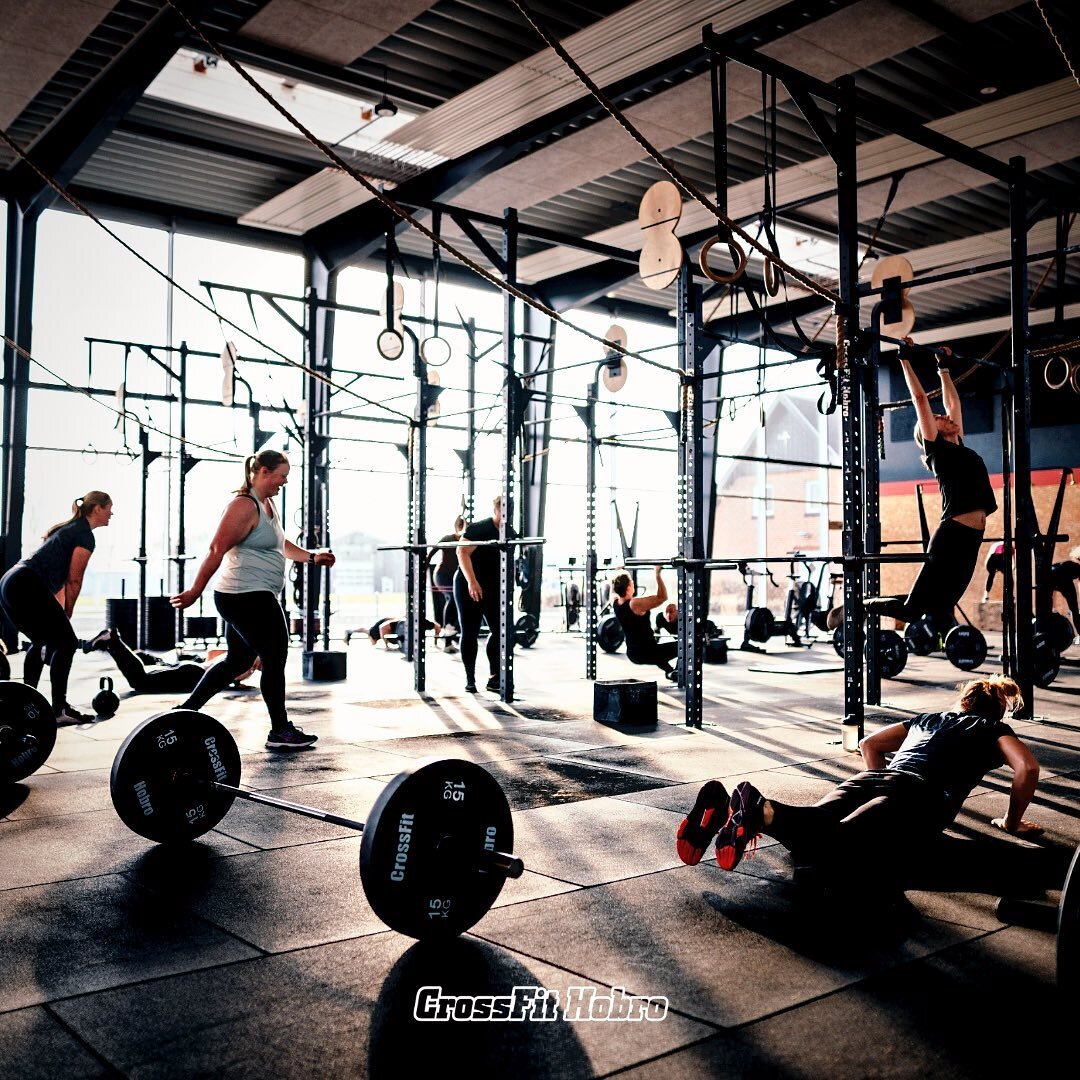 ❔Hvilket hold skal du starte p&aring; ❔

Med over 40 hold om ugen er holdtr&aelig;ning vores prim&aelig;re aktivitet. 
De fleste af vores nye medlemmer starter p&aring; enten CrossFit eller Burn holdene. Det kr&aelig;ver ikke noget at starte her, bar