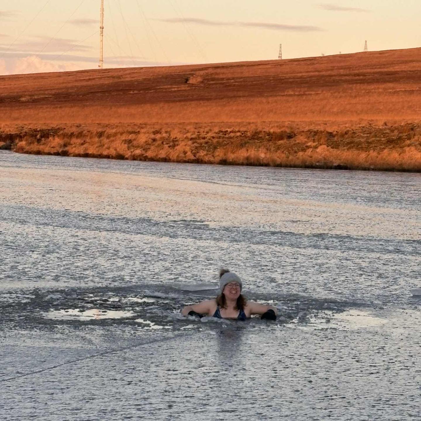 Yayyy! Ice at last!! An unbelievably beautiful morning&hellip;sadly my phone did not like the cold and managed one grainy photo. Deeply grateful for these crazy and wonderful women, and thinking all the way of those not with us 🩵❄️

#icedipping #pil