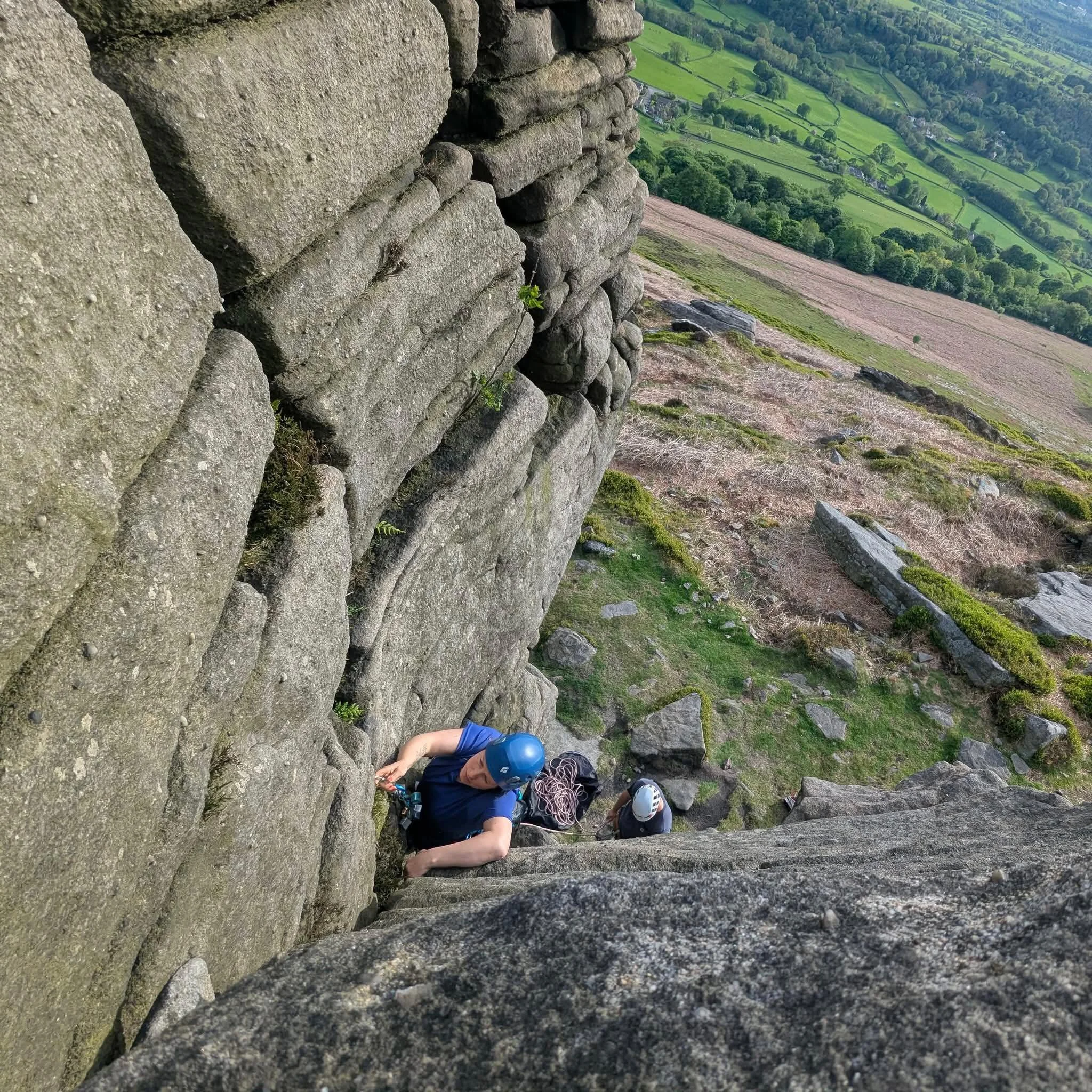 Grit and sunsets always 

#gritstone #queerclimber #womenwhoclimbrocks #pilgrimage #pilgrimandpup 

@climbingclan

@artemiskhawk @lawrieplummer @matthew._.hall @jamiejet516 @thescottishmanc @jessaminehikesandclimbs