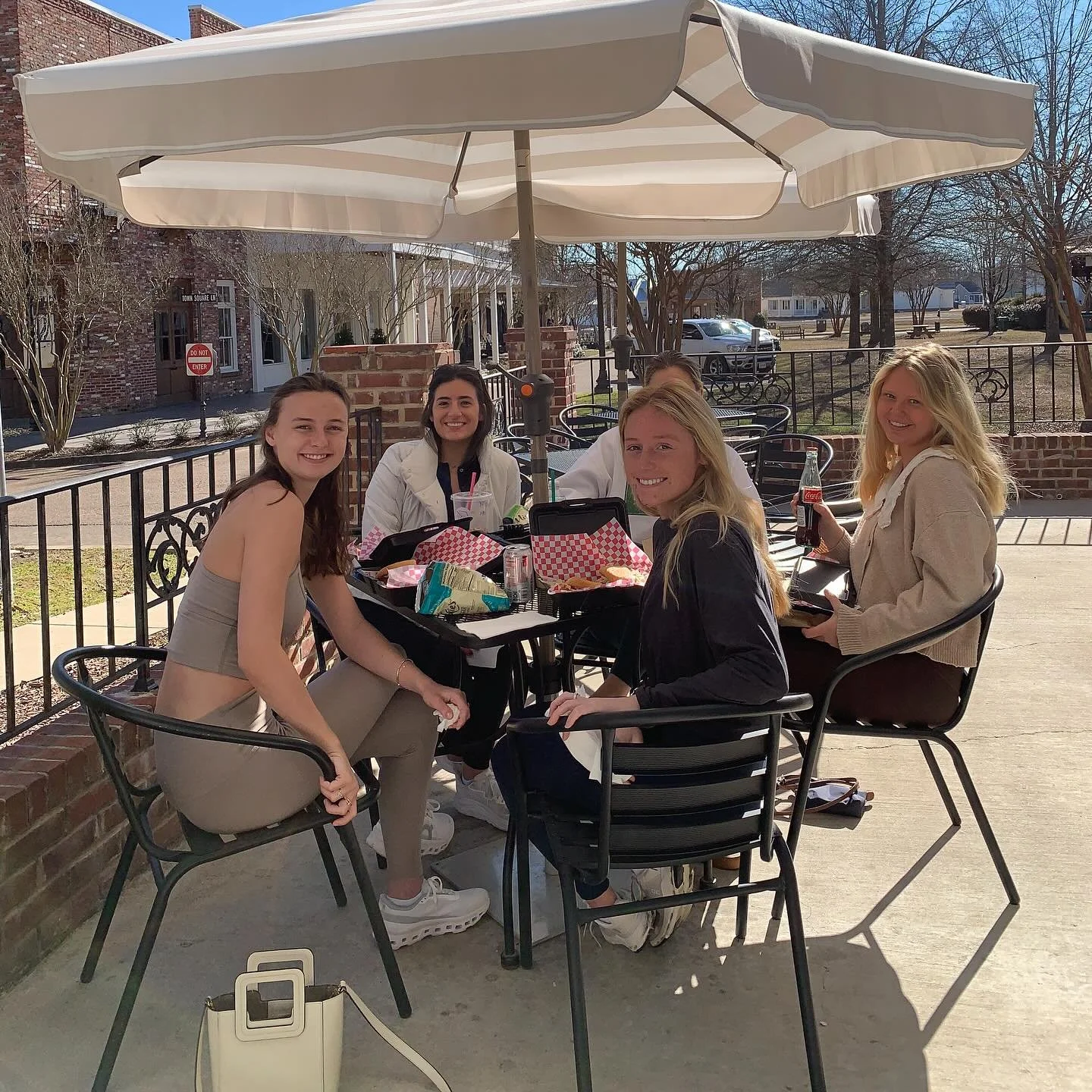 Our Ole Miss students are finally coming back after a long break! we&rsquo;ve missed y&rsquo;all 😁

#oxfordms #offbeatgeneralstore #pleinairtaylor #sandwiches