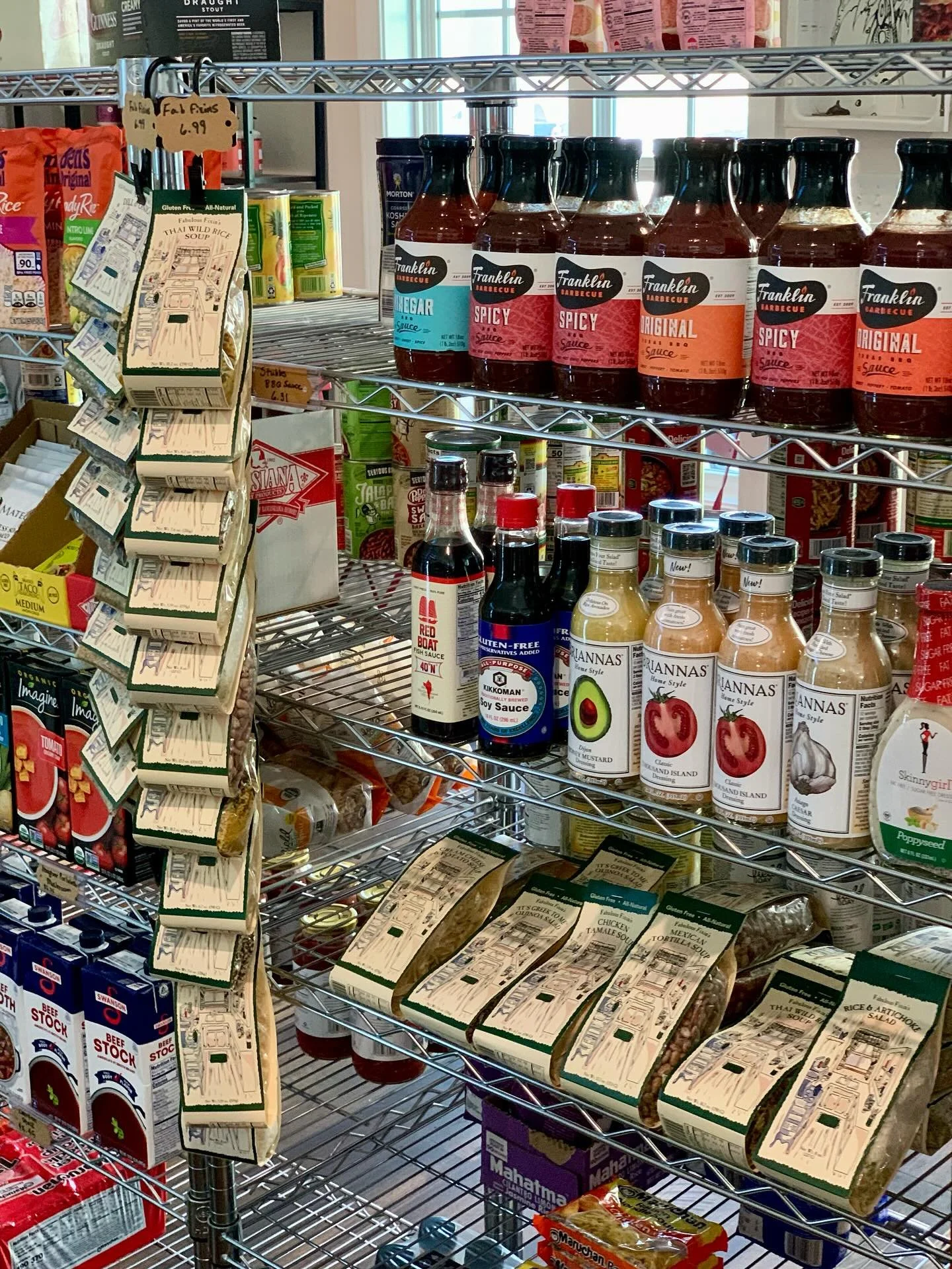 Just so you know&hellip; our Fabulous Fixin&rsquo;s corner has been restocked with delicious, easy-made soups, dips and salads. That&rsquo;s pretty fab! 👏

#offbeatgeneralstore #pleinairtaylor #taylorms #oxforddeli #oxfordfood #fabulousfixins