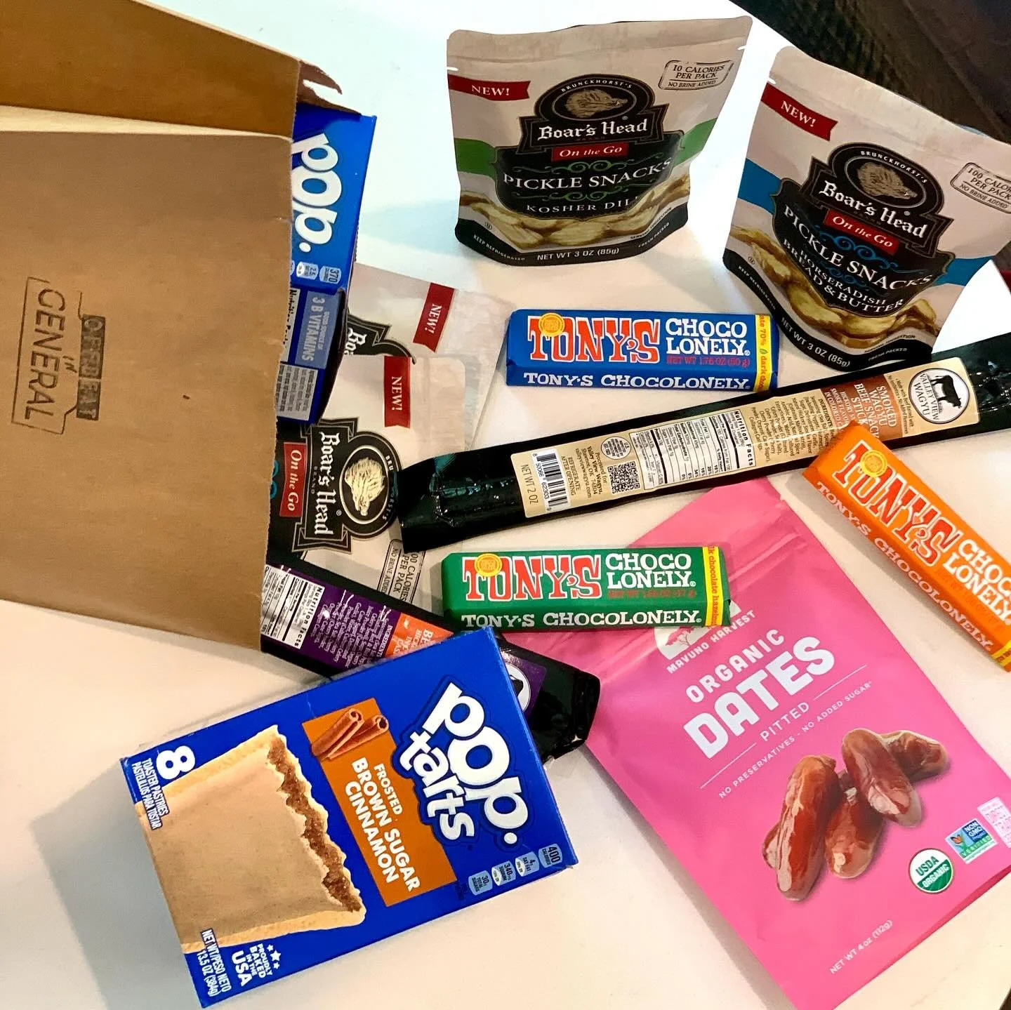 Oh no!! 😖😖 I dropped my bag and now everyone can see the delicious snacks I get from Offbeat!!! Including their new, crowd-favorite Boar&rsquo;s Head Pickle Snacks (available in both Kosher Dill and Horseradish Bread and Butter flavors)!!! So embar