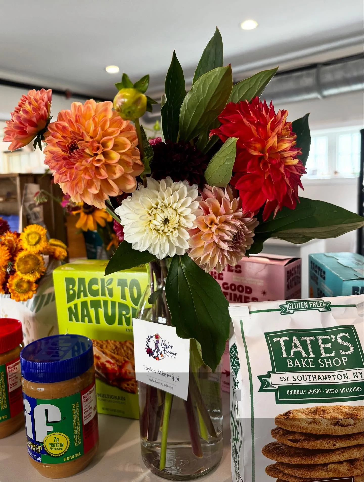 Just in! Check out the GORGEOUS new batch of flower arrangements from @taylorflowerpatch2022! 😍💐🌷

#offbeatgeneralstore #taylorms #pleinairtaylor #taylorflowerpatch