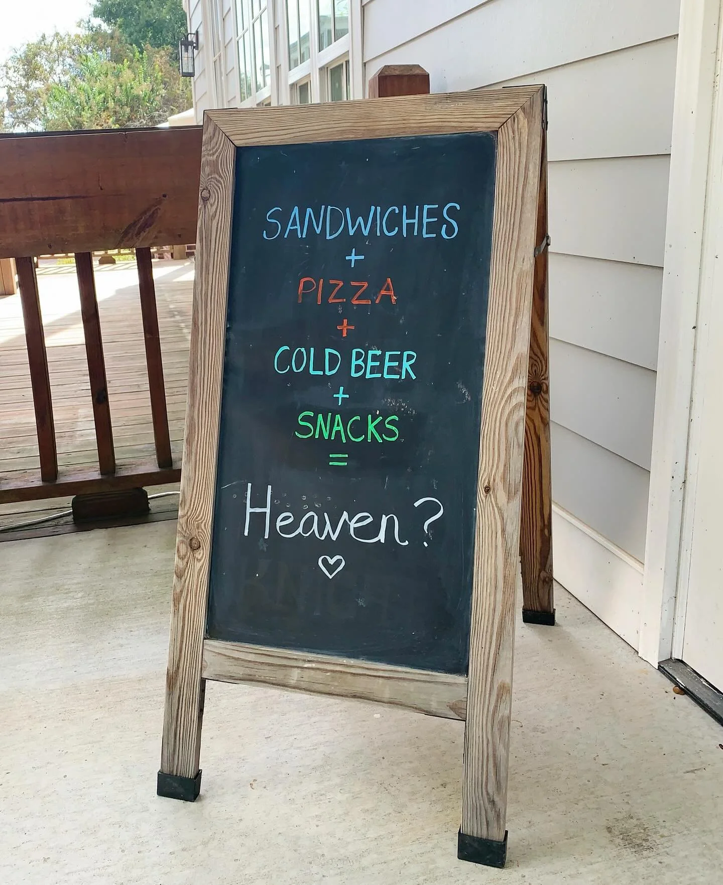 Heaven? Close! It&rsquo;s OffBeat in General. 🥖🥪🍕🥗🧀🫒

#taylorms #oxfordms #sandwiches #pizza #olemiss #pleinair