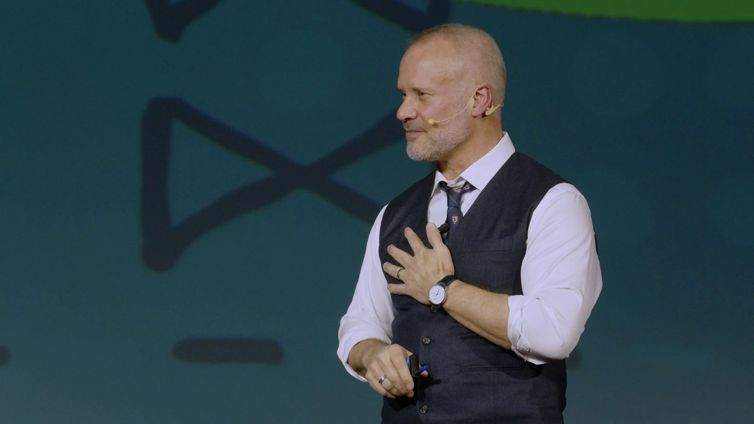 An Employee of the Month Program Won’t Keep Your Best Hotel Employees From Leaving. But this will.&nbsp;