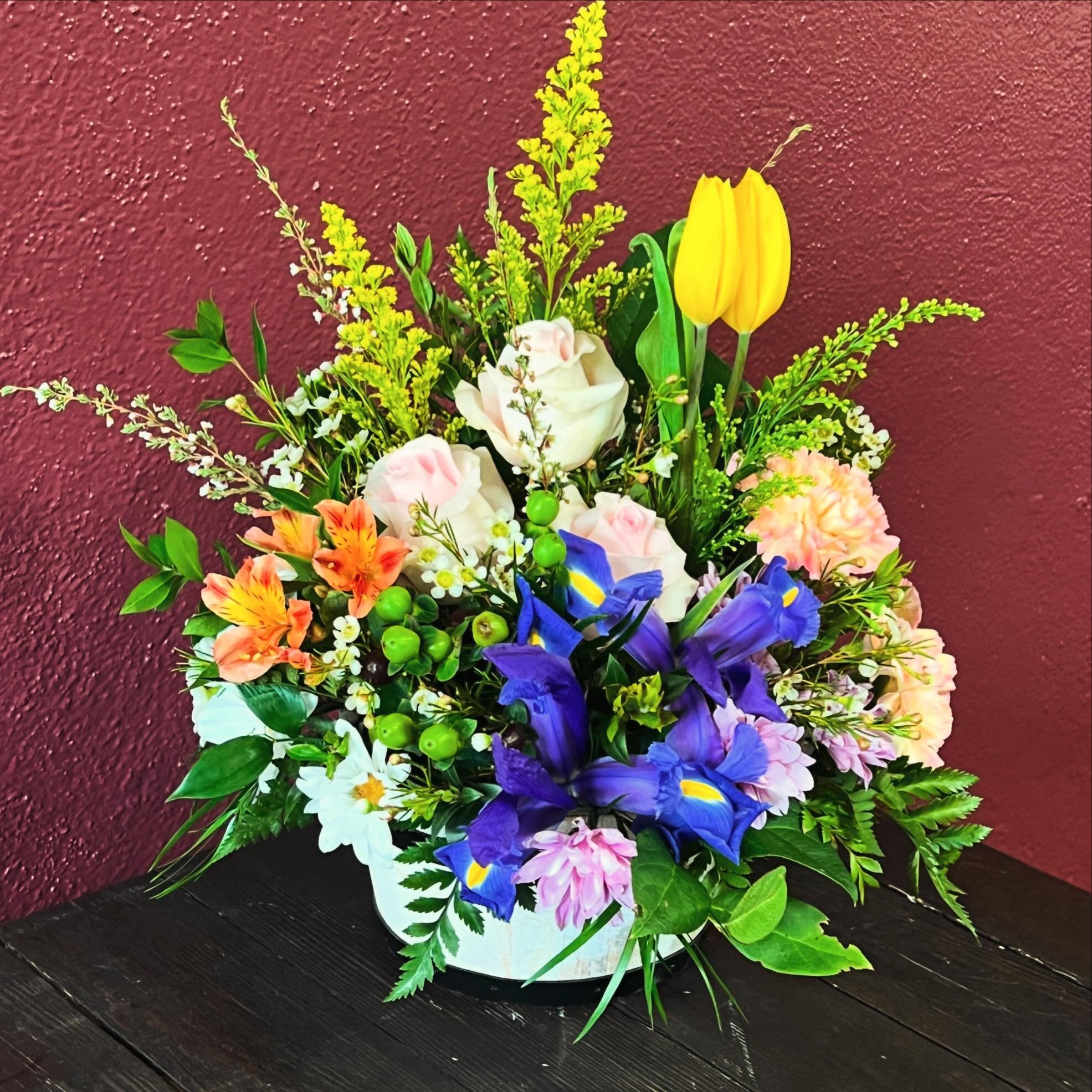 Mother&rsquo;s Day is quickly approaching! Visit us at https://www.mariasuncorked.com/floral-and-gifts/flowers-for-all-occasions/mothers-day to place your order! #mothersday #mariasuncorkedflorist #supportsmallbusiness #choosemarshall
