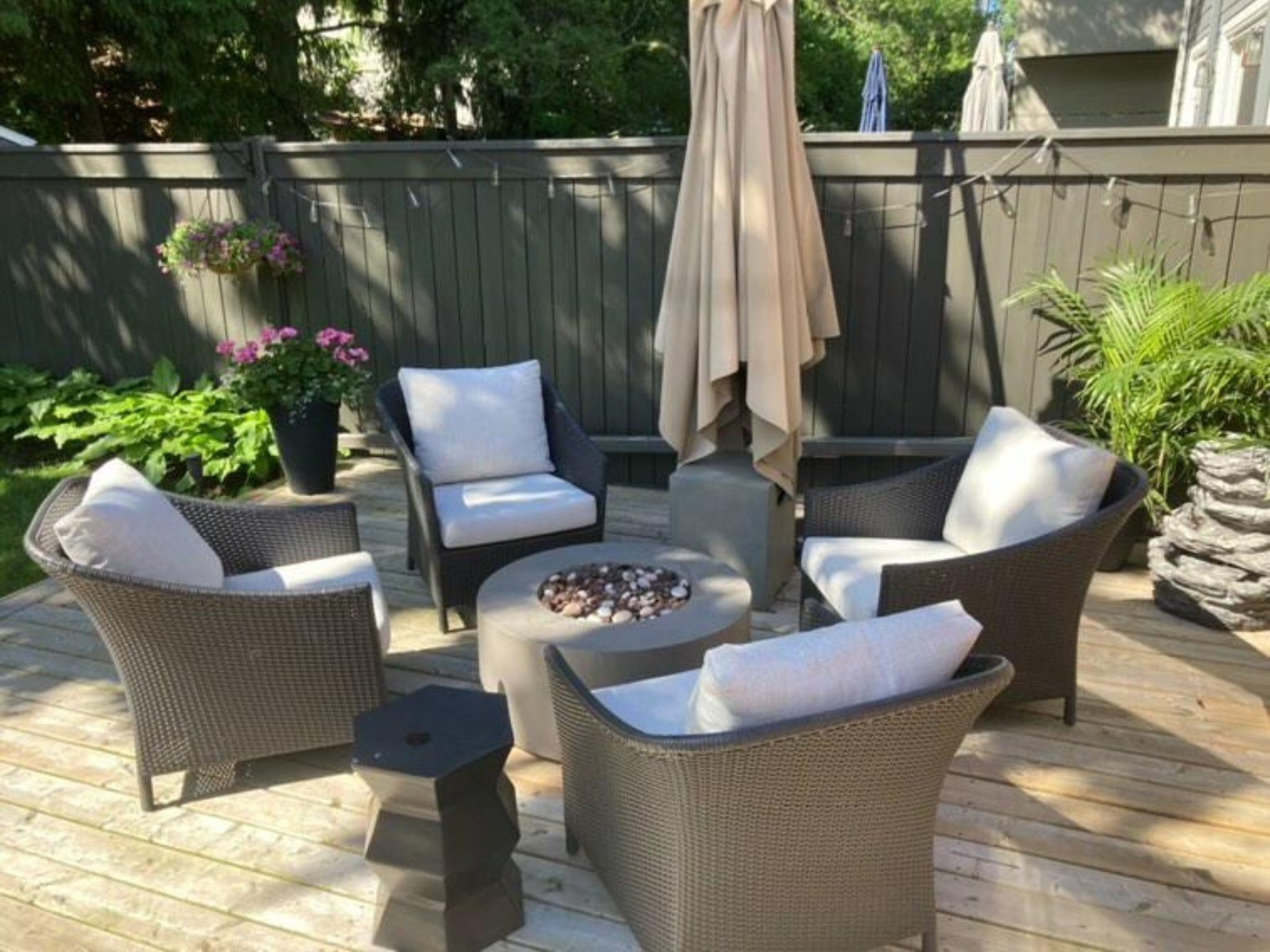 Outdoor patio cushion and pillow cover set