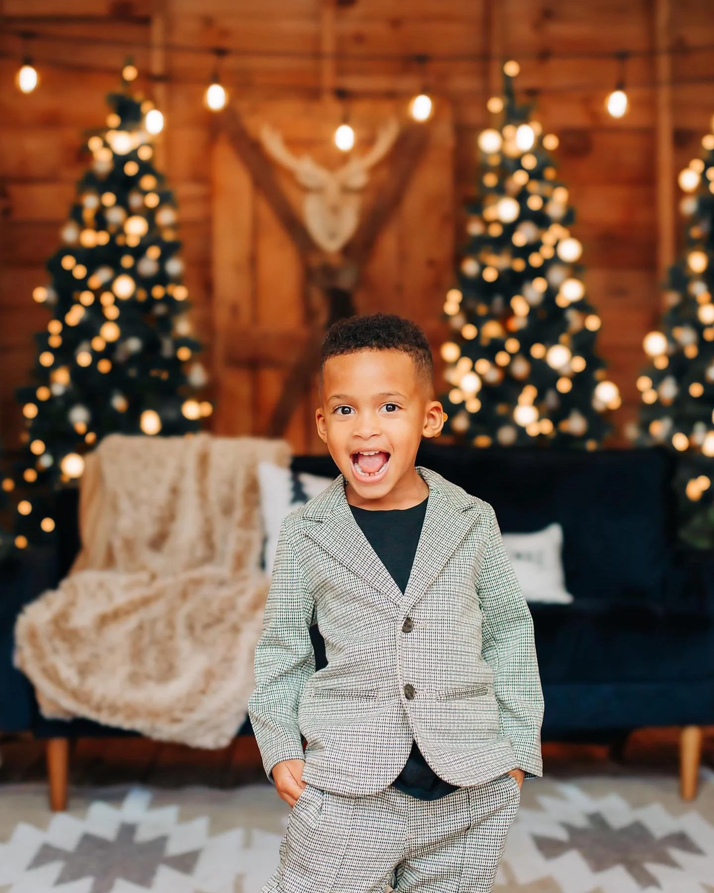 winter - christmas barn - 6.jpg
