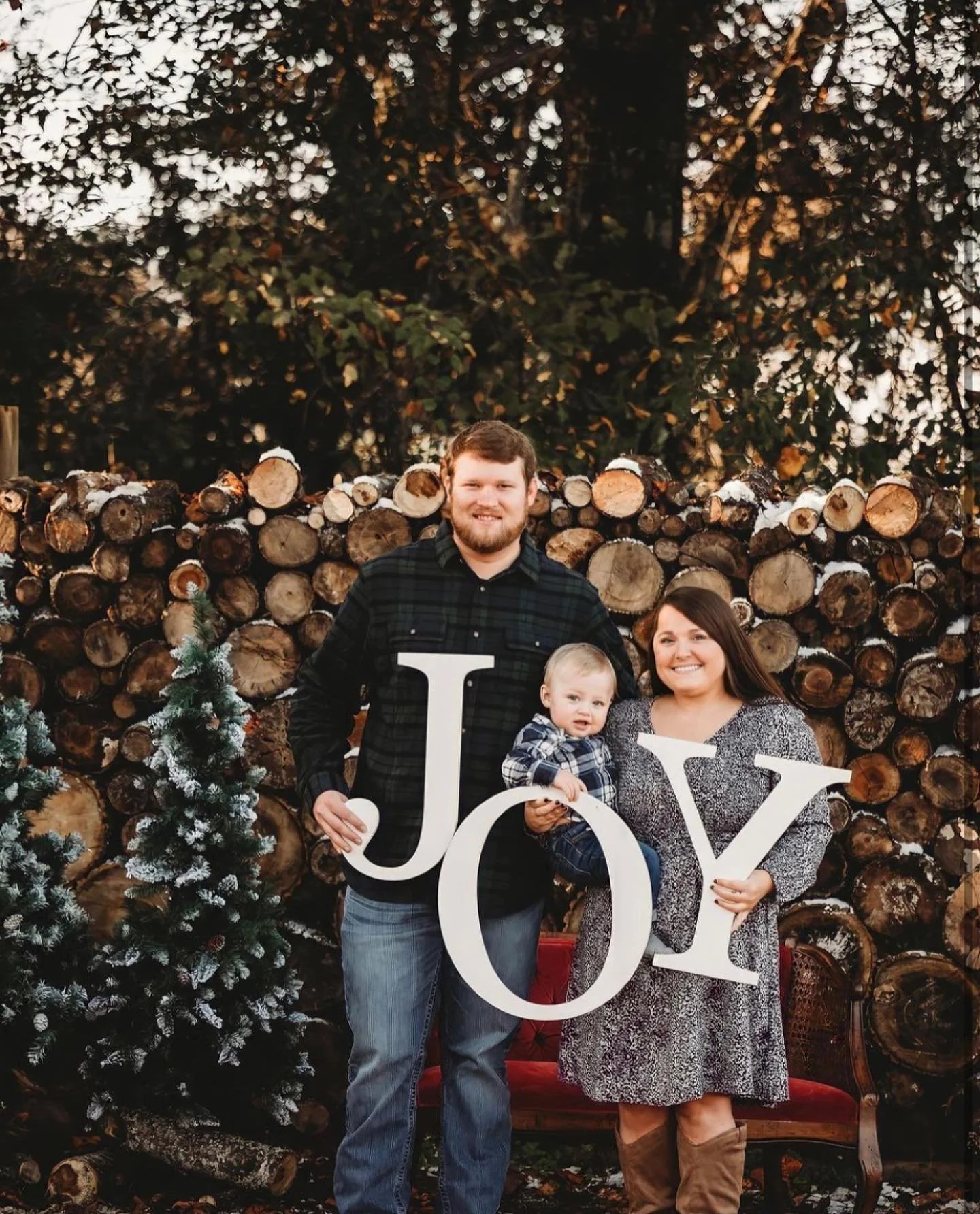 winter - log wall - 7.jpg