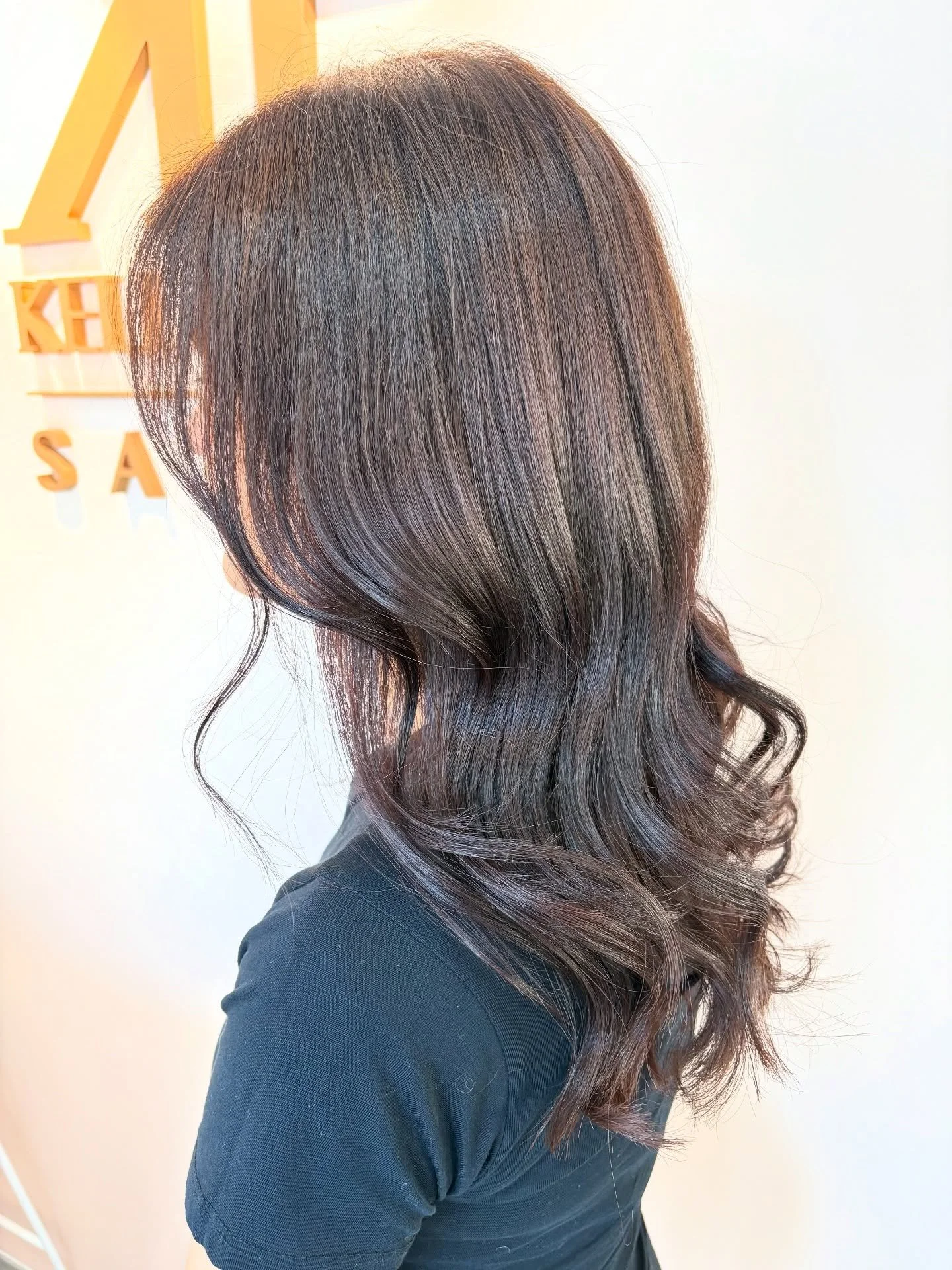 Today's the day for colour correction! Lightening up this lovely clients locks to say goodbye to black box dye buildup. Her hair feels healthy, shiny, and super soft. #colourexpertsalon #blackboxdyeremoval #chocolatebrownhair