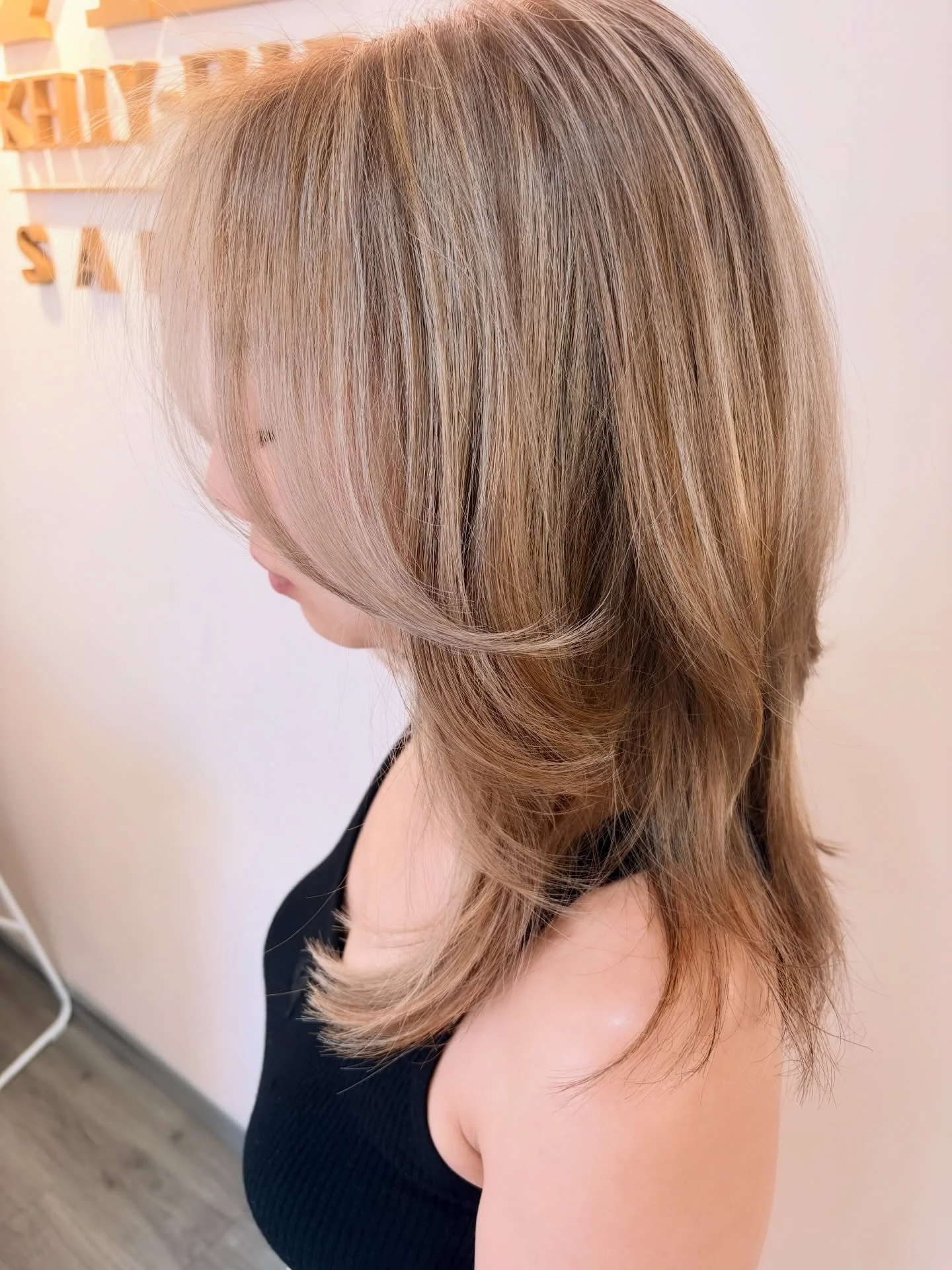 Soft creamy blonde &amp; caramel tones with Butterfly Haircut 😍 Hair by Kelly #blondehairspecialist #butterflyhaircut