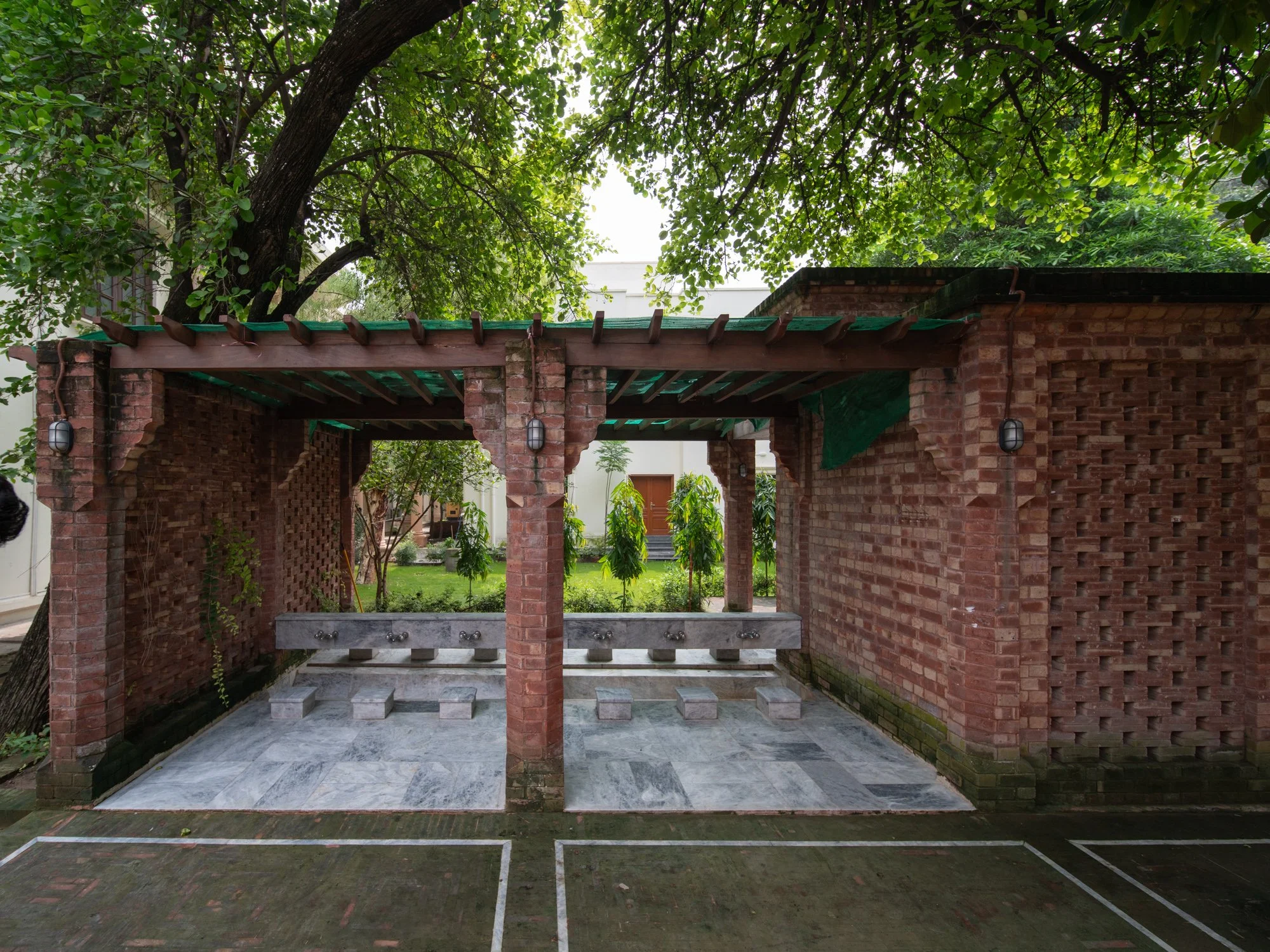 Mosque in Lahore- Kamil Khan Mumtaz Architects - William Mulvihill -7.jpg