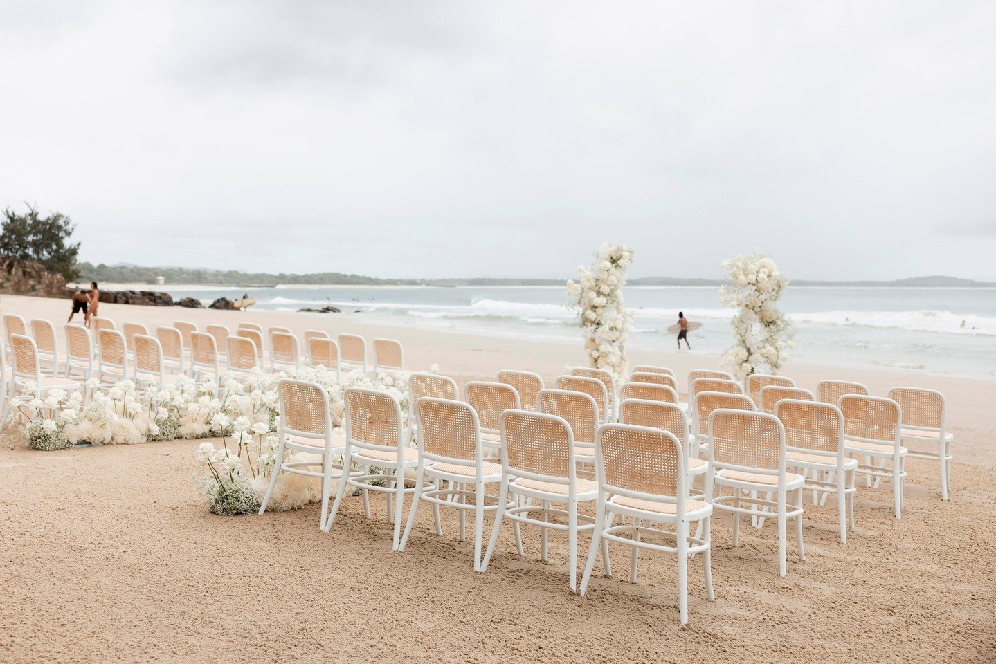 Perfection 🤍⁠
⁠
Ceremony Venue: Little Cove, Noosa Heads⁠
Photographer: @bayleighvedelago ⁠
Florist: @mondofloraldesigns⁠
Planner &amp; Stylist: @lovebirdweddings ⁠
⁠
⁠
⁠
⁠
⁠
⁠
⁠
⁠
⁠
⁠
⁠
⁠
⁠
⁠
⁠
⁠
#originalwedding #beautifulwedding #elegantwedding #