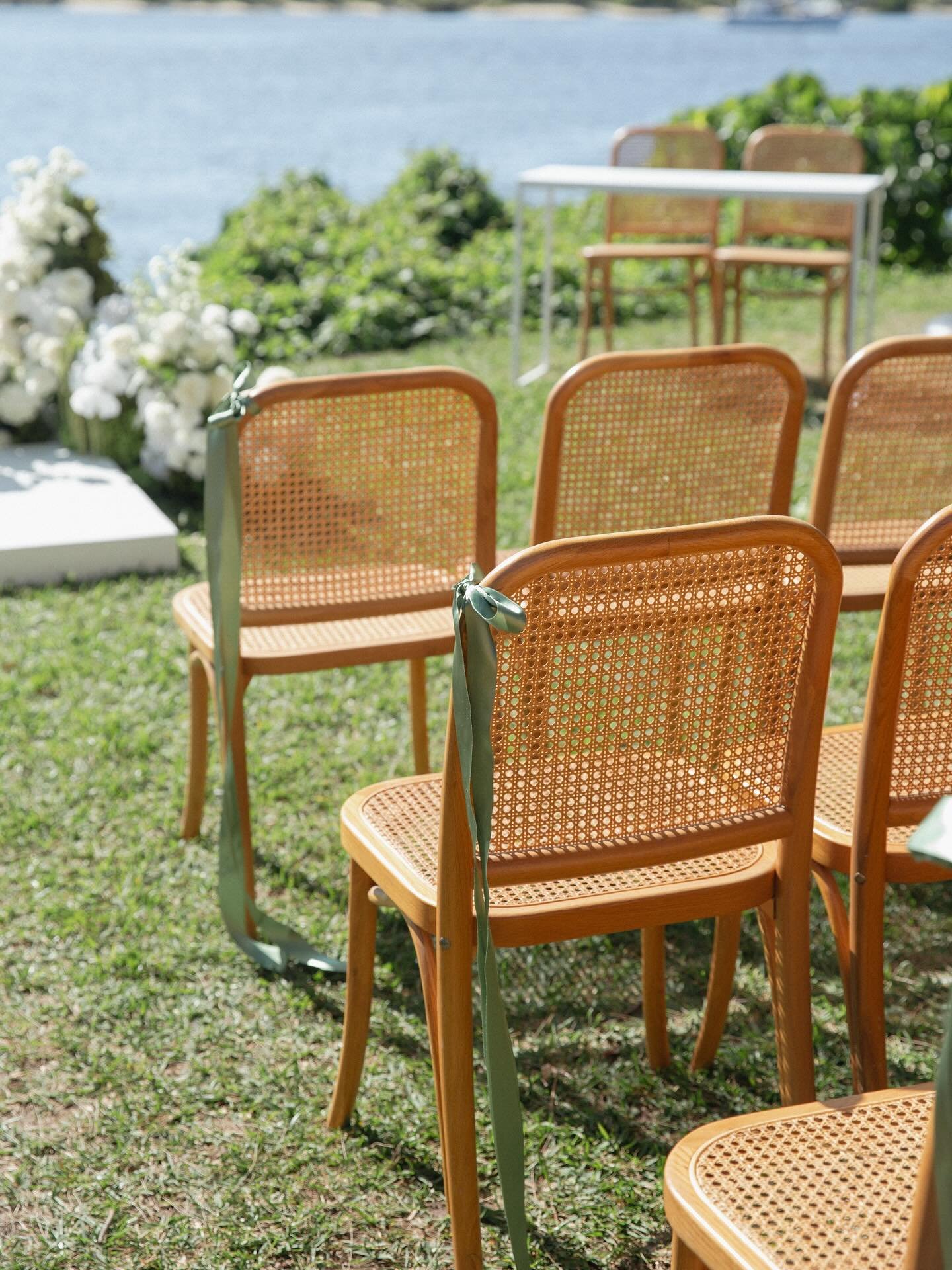 A moment for our THEO chairs being showcased at this beautiful wedding in Sound Park | Melissa &amp; Scott🥂

Venue: @rickysweddings 
Florals: @mondofloraldesigns
Furniture: @lovebirdweddings
Planning &amp; Styling: @supperclubco 
Stationary: @maddis