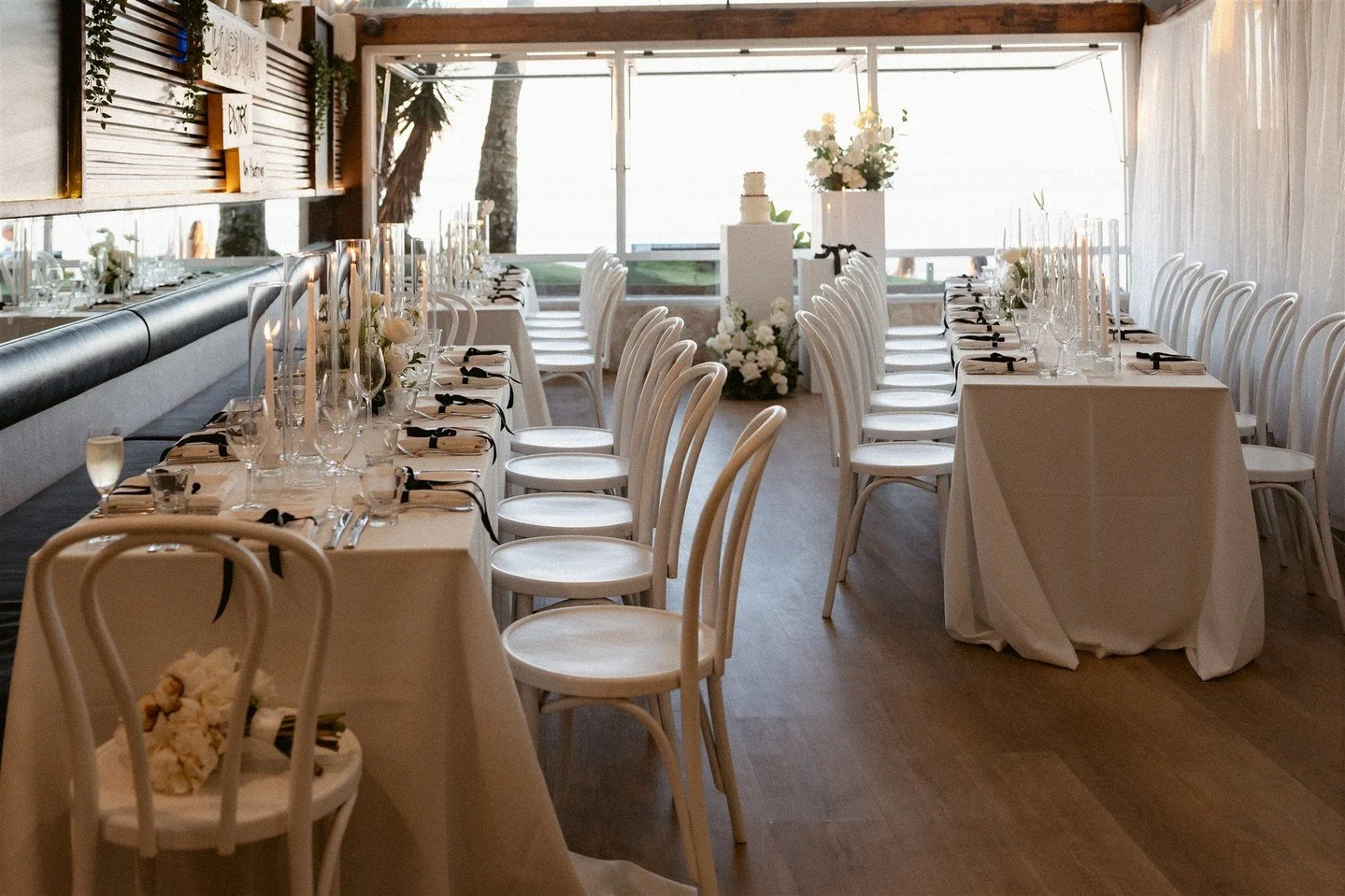 Adoring this beachfront Wedding Reception at Boardwalk Bistro Noosa | Drea &amp; James⁠
⁠
Planning, Styling &amp; Stationery: @lovebirdweddings⁠
Florals: @mondofloraldesigns⁠
Photography: @estellaphoto⁠
Entertainment: @adiamusstrings @danmcgahanmusic