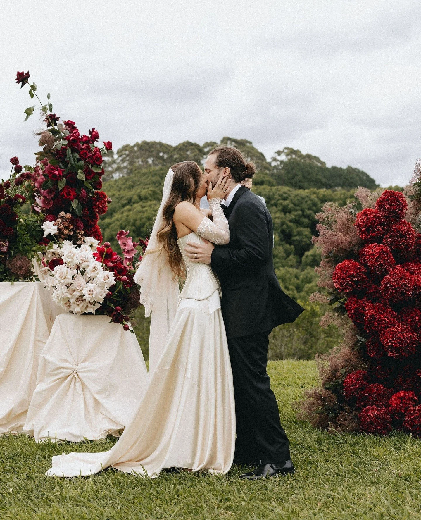 MR &amp; MRS THOMAS | Caitie &amp; Jax🍇⁠
⁠
Planning, Styling &amp; Stationery: @lovebirdweddings⁠
Florals: @mondofloraldesigns⁠
Venue: @nuttinghill_⁠
Celebrant &amp; MC: @joshneedhammusic⁠
Entertainment: @dj_haim @honeyandstoneevents⁠
Bar Service: @
