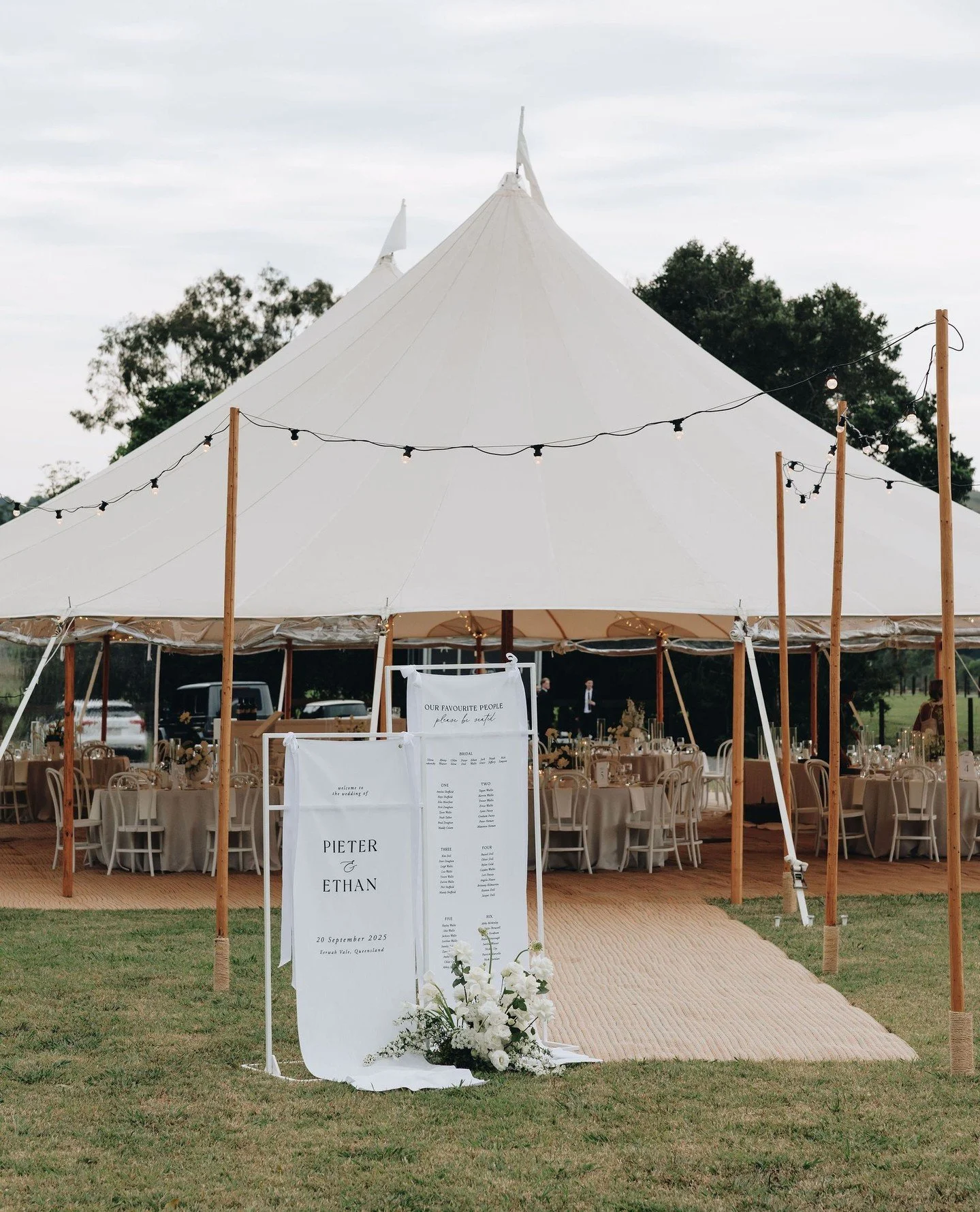Classic marquee design at Eerwah Vale Estate | Pieter &amp; Ethan⁠
⁠
Planning, Styling &amp; Stationery: @lovebirdweddings⁠
Florals: @mondofloraldesigns⁠
Venue: @eerwahvaleestate⁠
Photography: @aleishaedwardsweddings⁠
Catering: @the_ohana_group⁠
Bar 