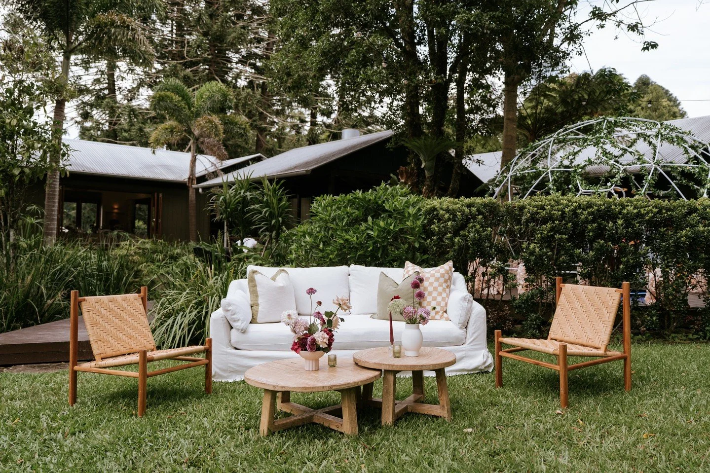 Spicers Tamarind Open Day featuring our Oatmeal Lounge, complimented with our CLO armchairs and SI coffee table set...what a beautiful combination🤎⁠
⁠
Styling &amp; Decor: @lovebirdweddings⁠
Floral Concept &amp; Design: @mondofloraldesigns⁠
Venue: @