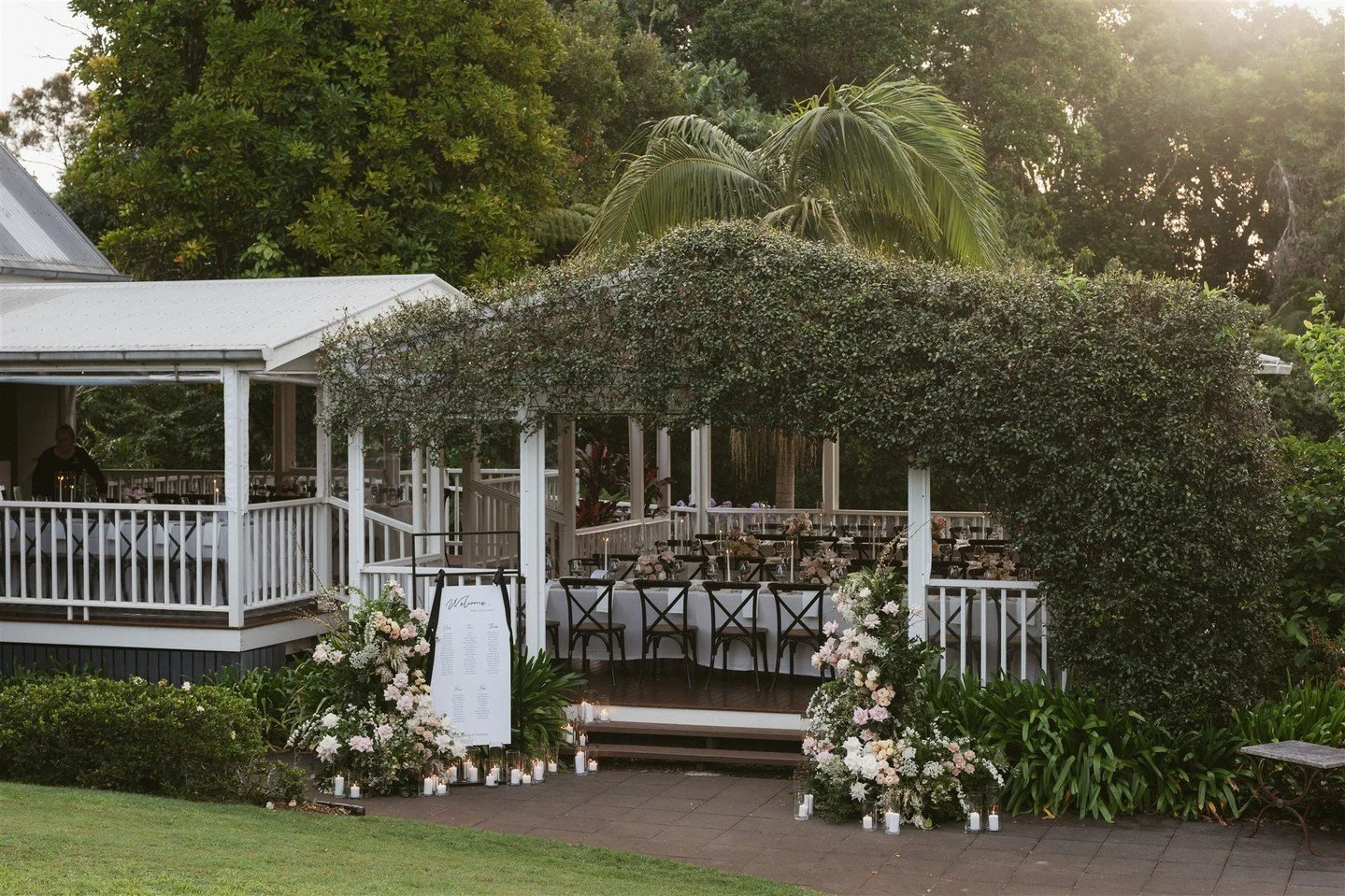 Love gathered, softly styled for Georgie &amp; George🖤⁠
⁠
Styling &amp; Signage: @lovebirdweddings⁠
Florals: @mondofloraldesigns⁠
Venue: @spicersclovellyestate⁠
Photography: @shaeestelle @estellaphoto⁠
Film: @james_mcqualter⁠
Hair &amp; Makeup: @sar
