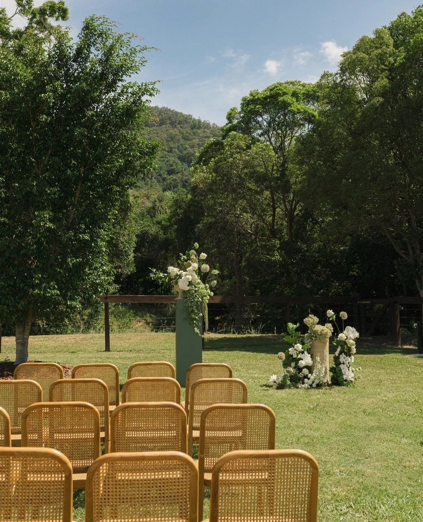 A private wedding estate designed for moments that deserve a remarkable backdrop🍃⁠
⁠
Venue: @eerwahvaleestate⁠
Planning, Styling &amp; Stationery: @lovebirdweddings⁠
Florals: @mondofloraldesigns⁠
Photography: @ashandstonephotography⁠
Film: @bluevale