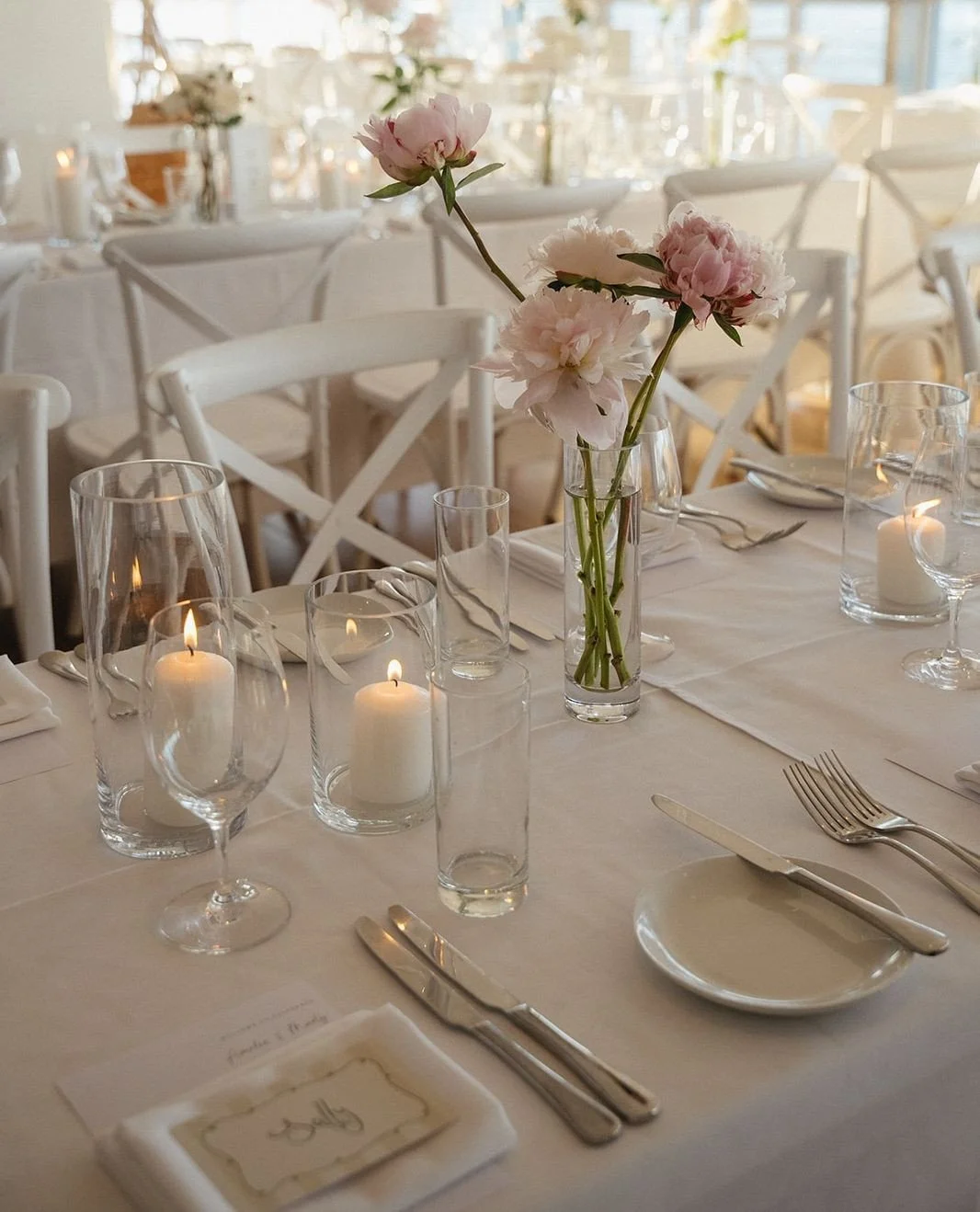 Where the tablescape becomes the moment | Amelia &amp; Marty⁠
⁠
Styling, Signage &amp; Stationery: @lovebirdweddings⁠
Florals: @mondofloraldesigns⁠
Venue: Sound Park &amp; @rickys_noosa⁠
Photography: @bemymusestudio⁠
Entertainment: @thefamosandco⁠
Ce
