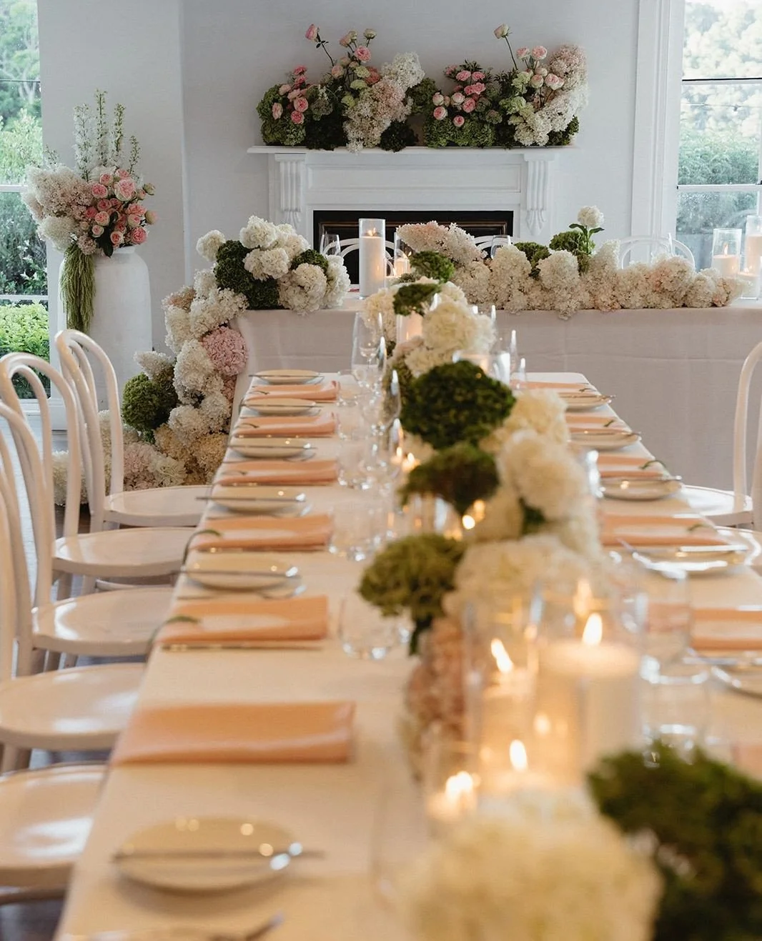 An evening of modern elegance with Mr &amp; Mrs Tillack🤍⁠
⁠
Styling &amp; Signage: @lovebirdweddings⁠
Florals: @mondofloraldesigns⁠
Venue: @malenymanor⁠
Photography: @bemymusestudio⁠
Content Creation: @museandmatrimony⁠
Luxury Linens : @tablearteven